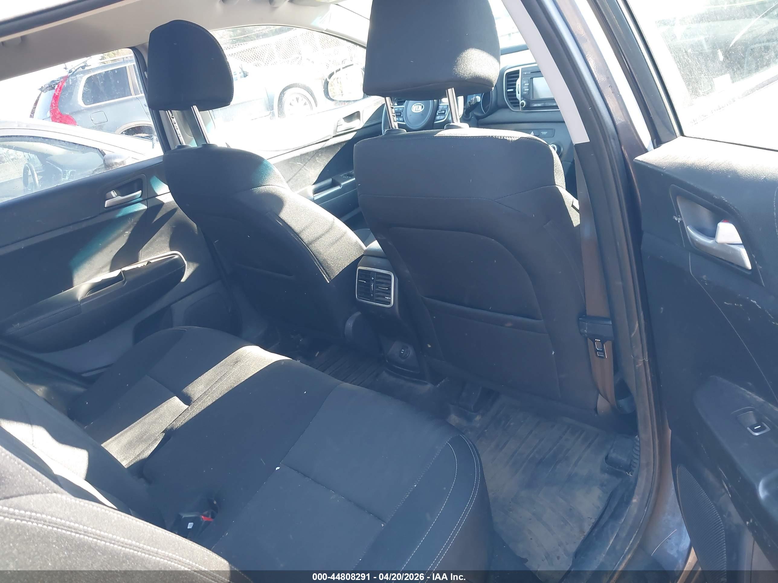 KIA SPORTAGE image 8