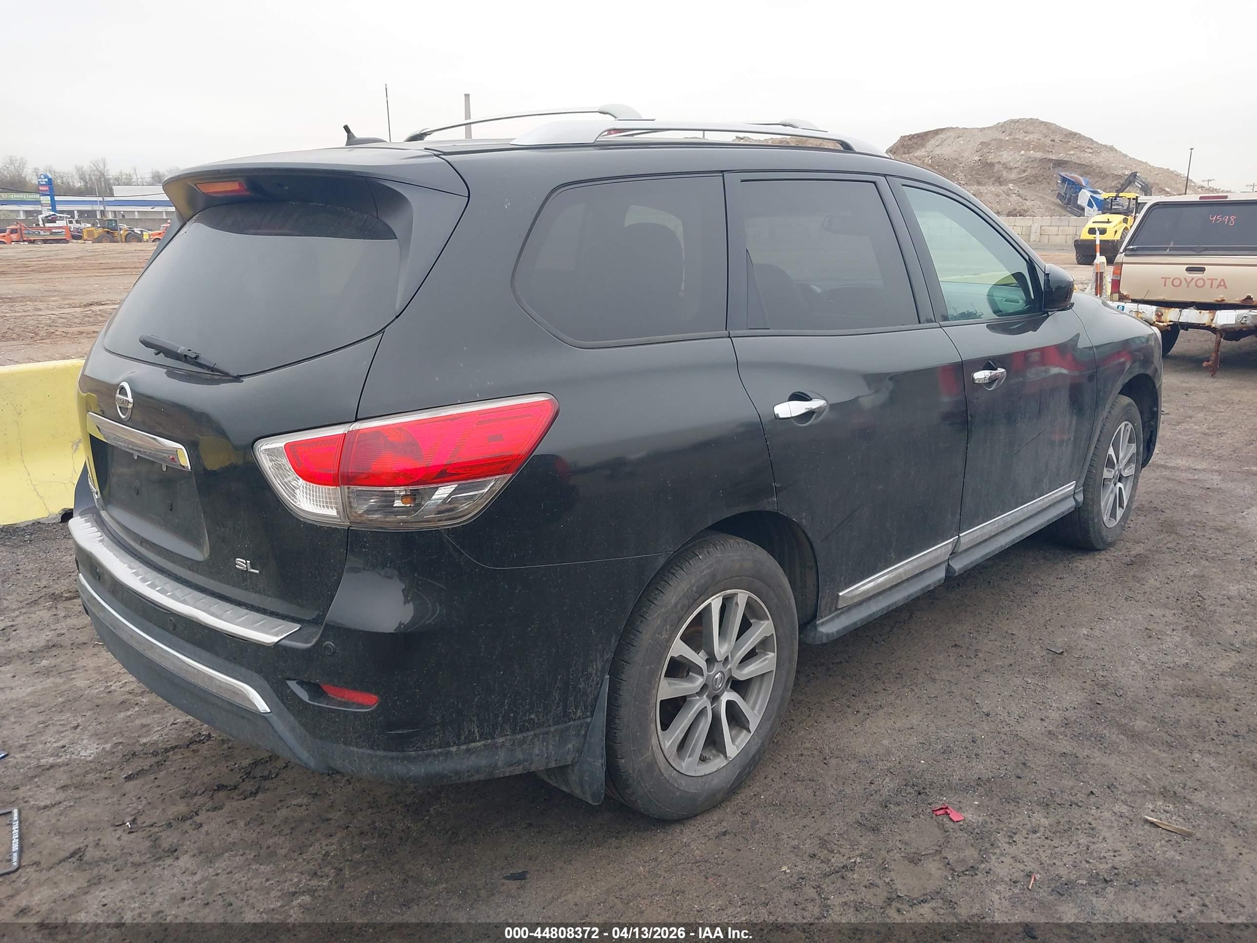 NISSAN PATHFINDER image 4