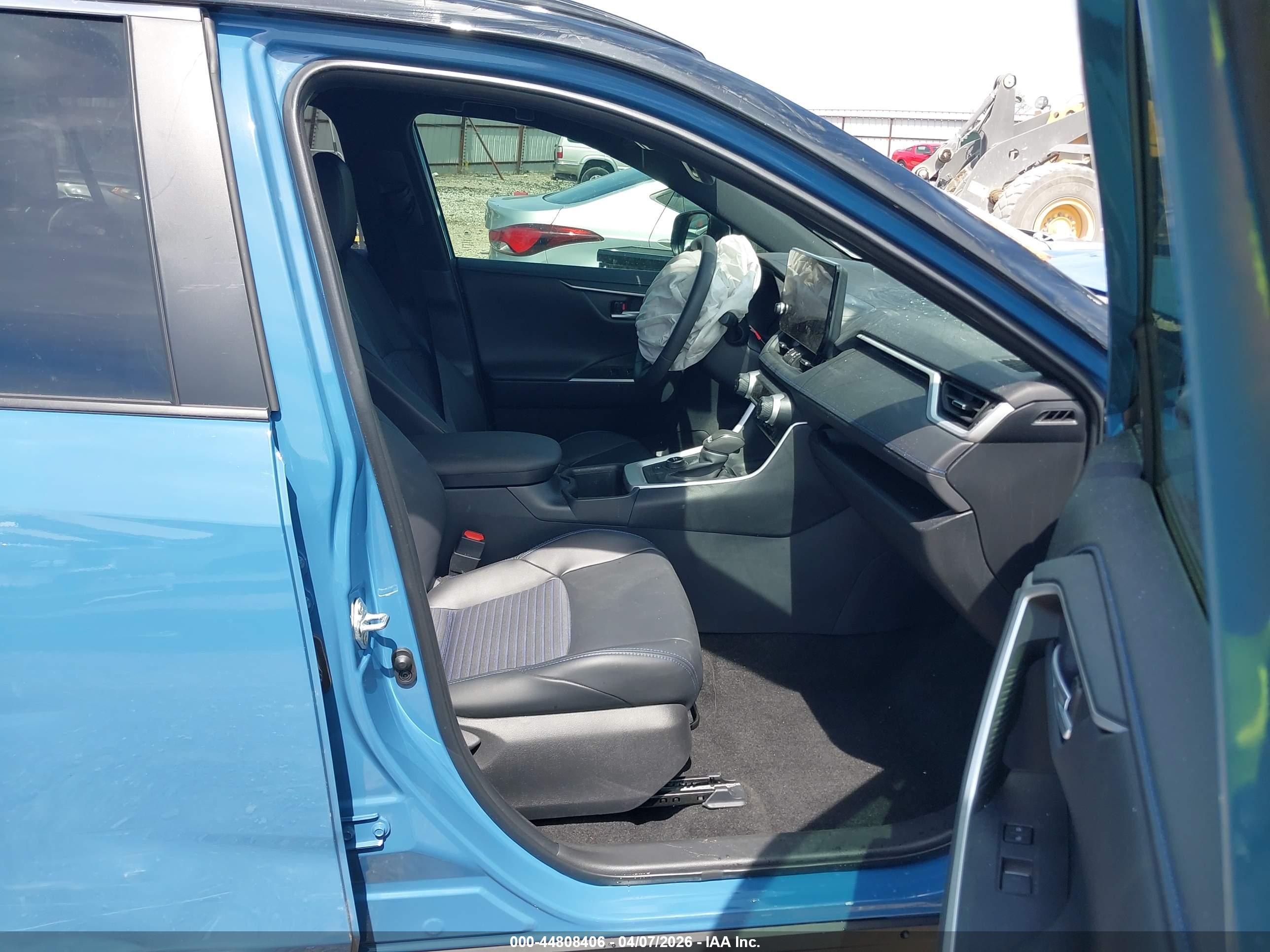TOYOTA RAV4 image 5