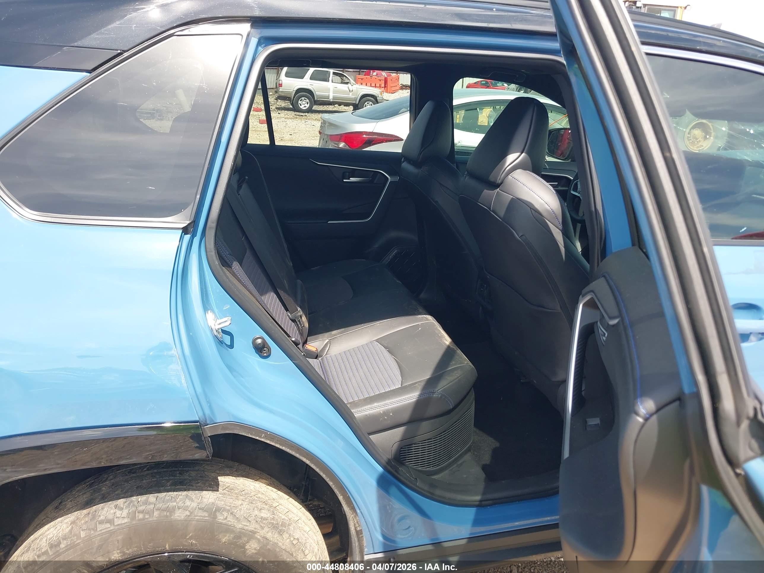 TOYOTA RAV4 image 8