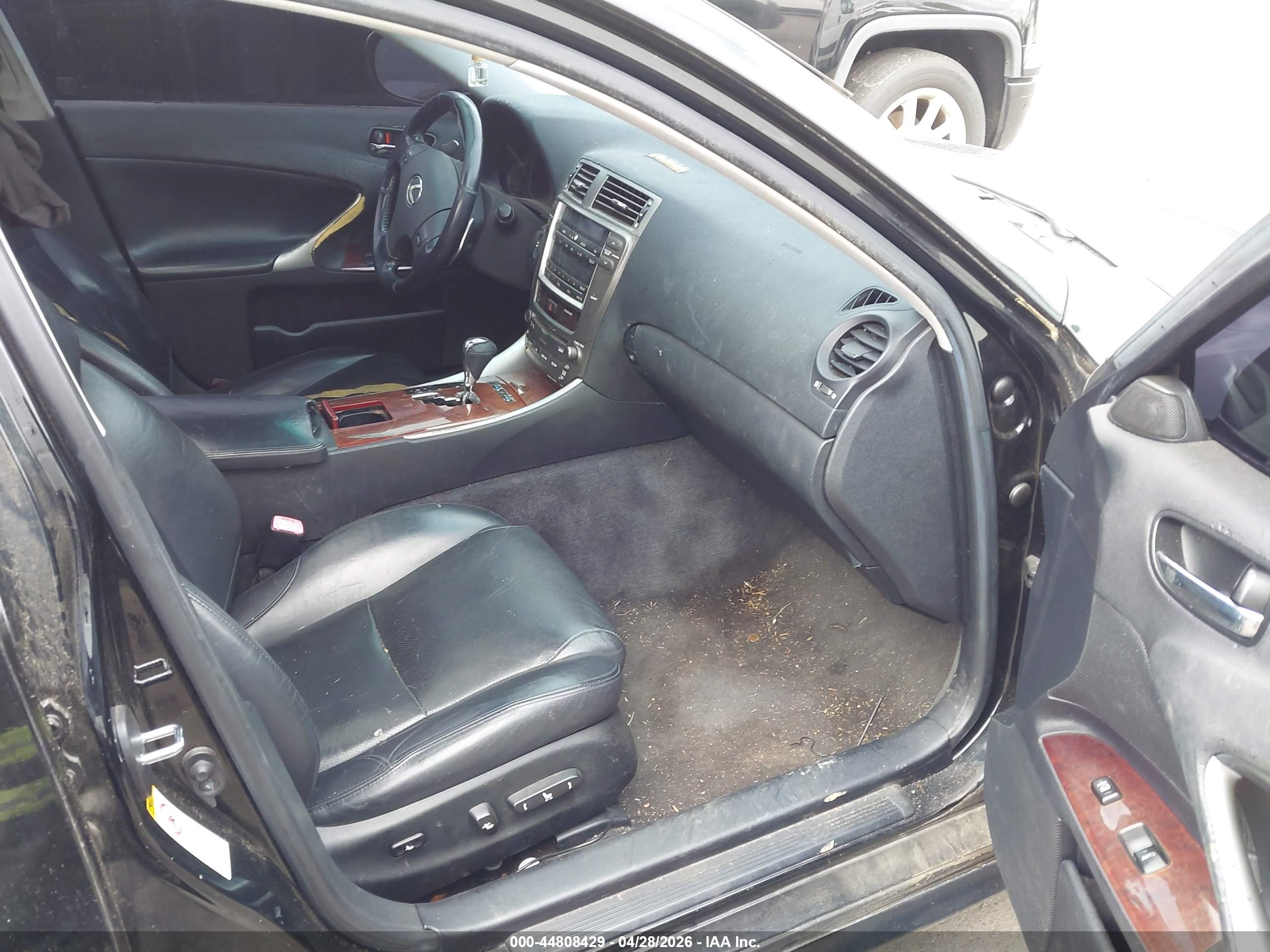 LEXUS IS image 5