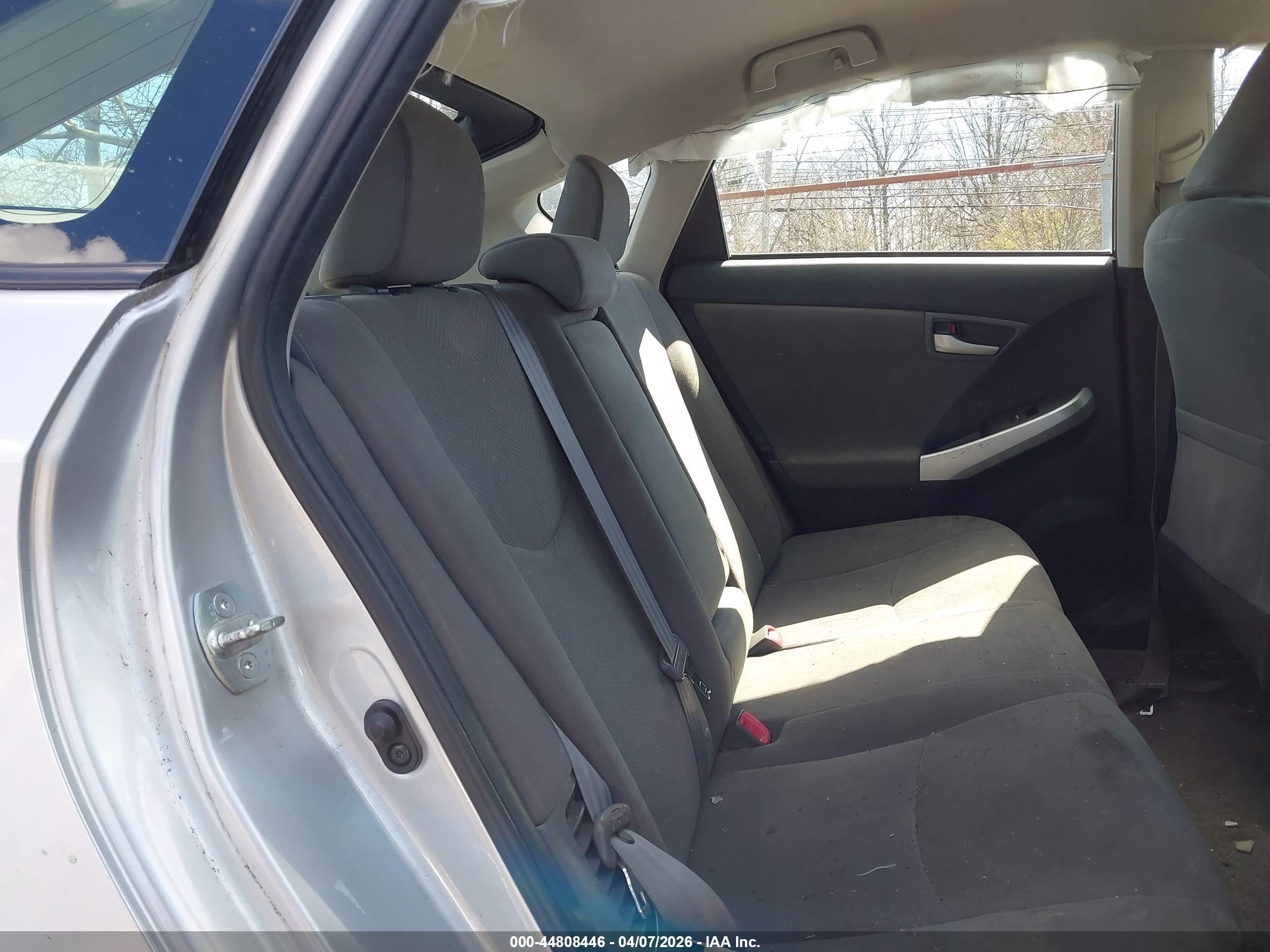 TOYOTA PRIUS image 8