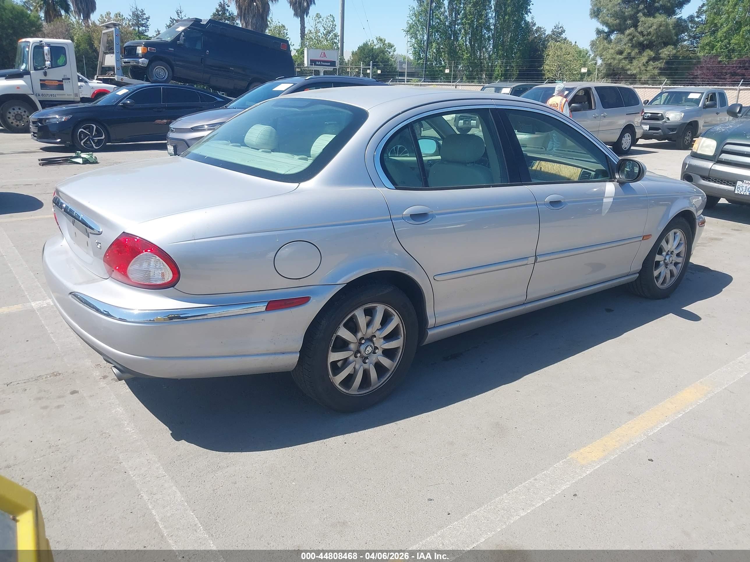 JAGUAR X-TYPE image 4