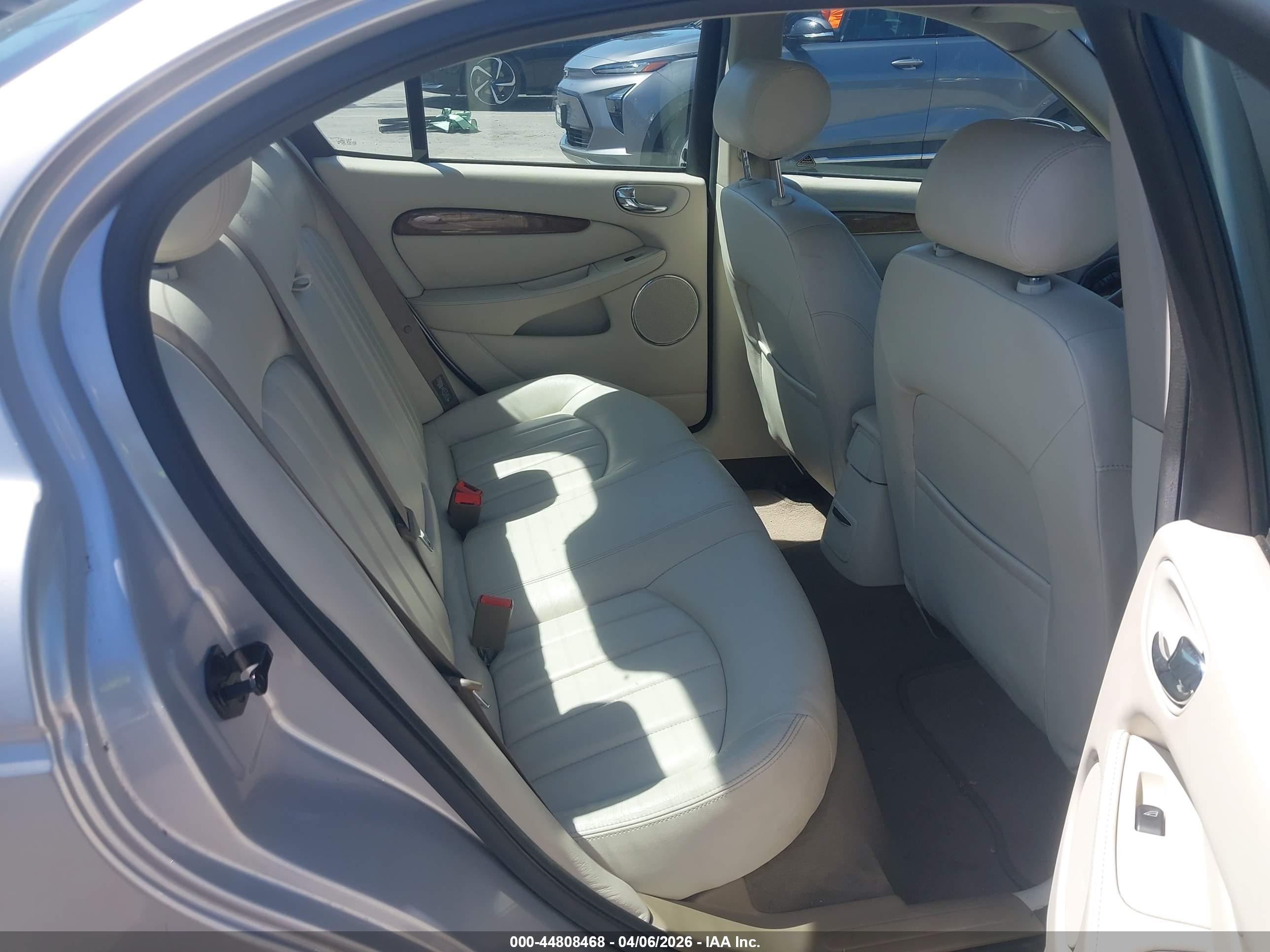 JAGUAR X-TYPE image 8