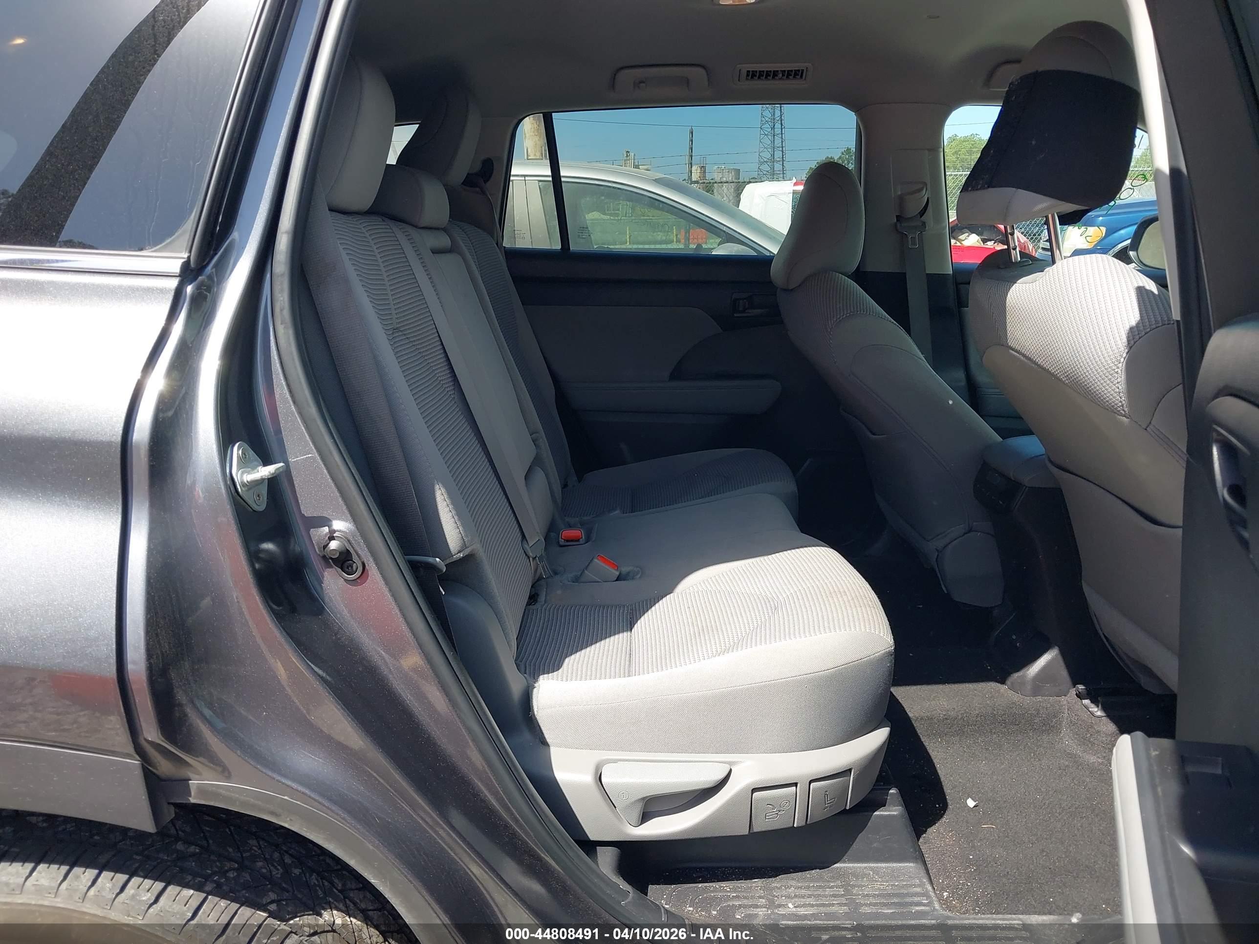 TOYOTA HIGHLANDER image 8