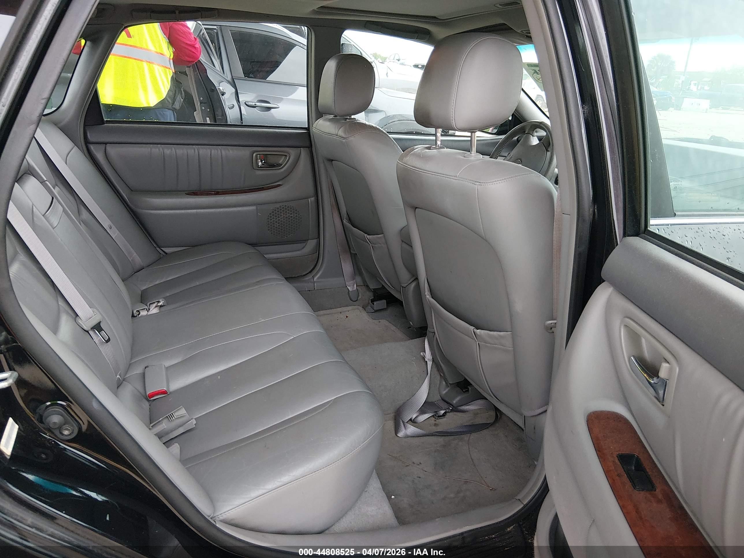 TOYOTA AVALON image 8