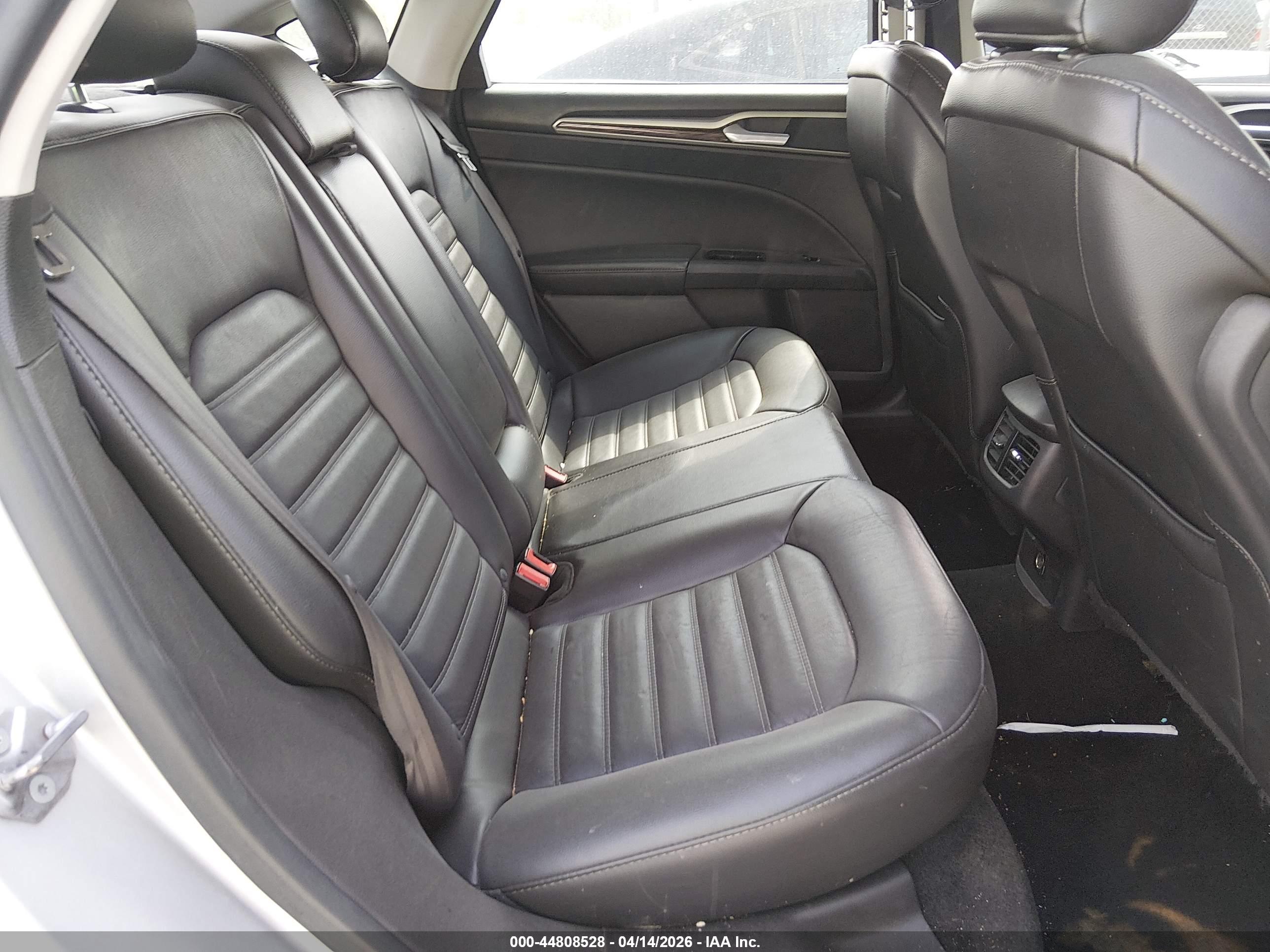 FORD FUSION image 8