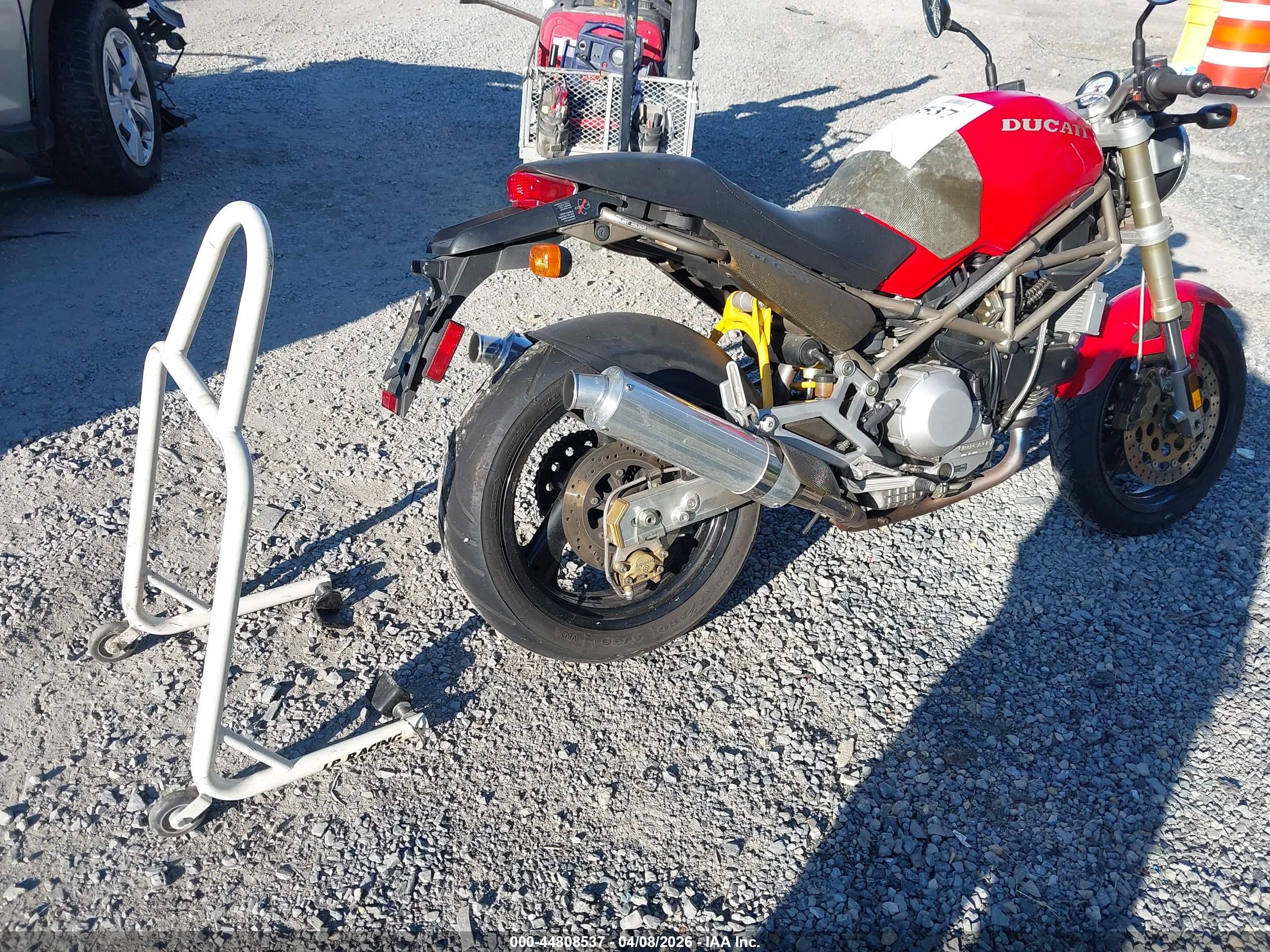 DUCATI M900 image 4