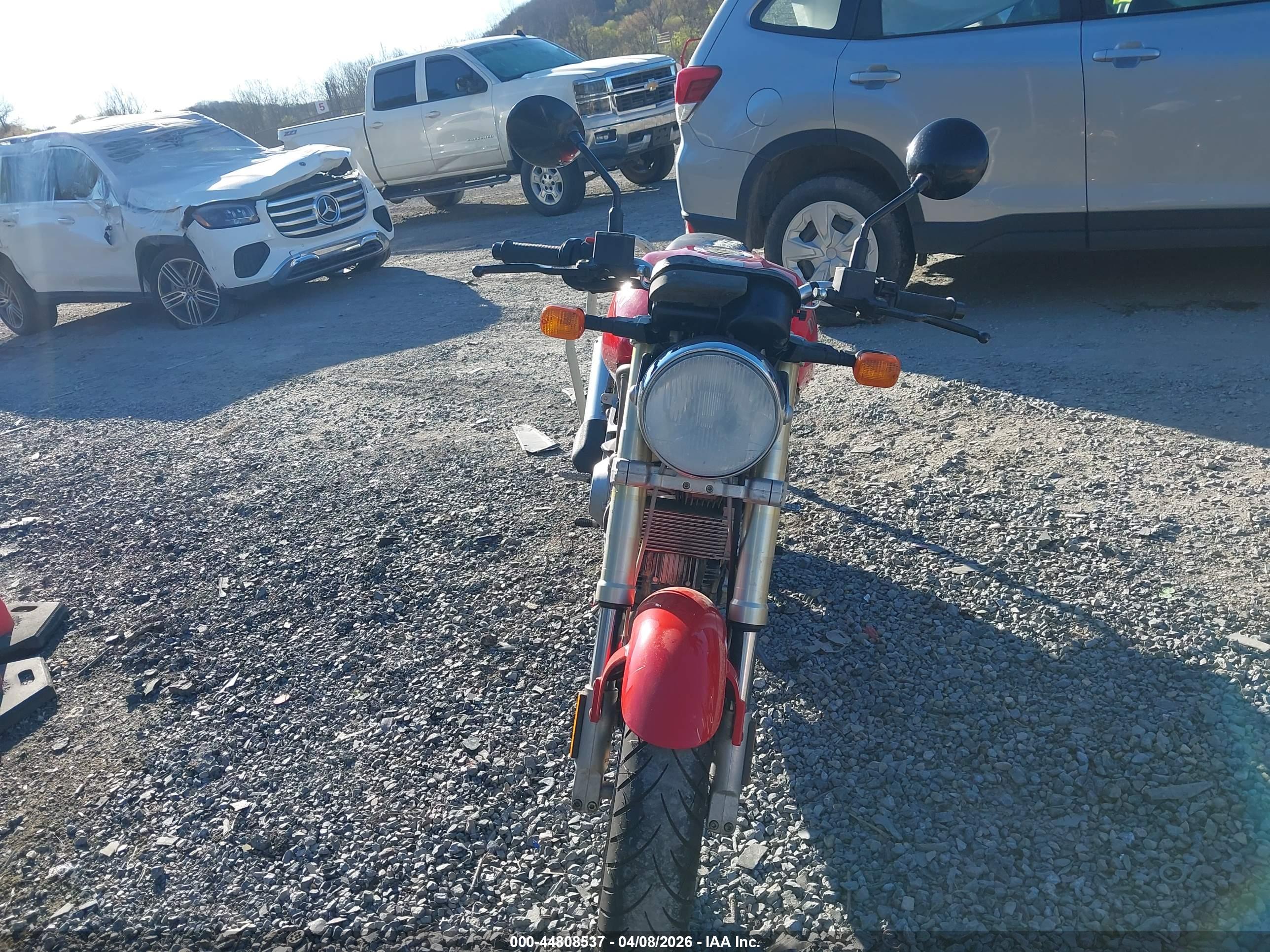 DUCATI M900 image 5