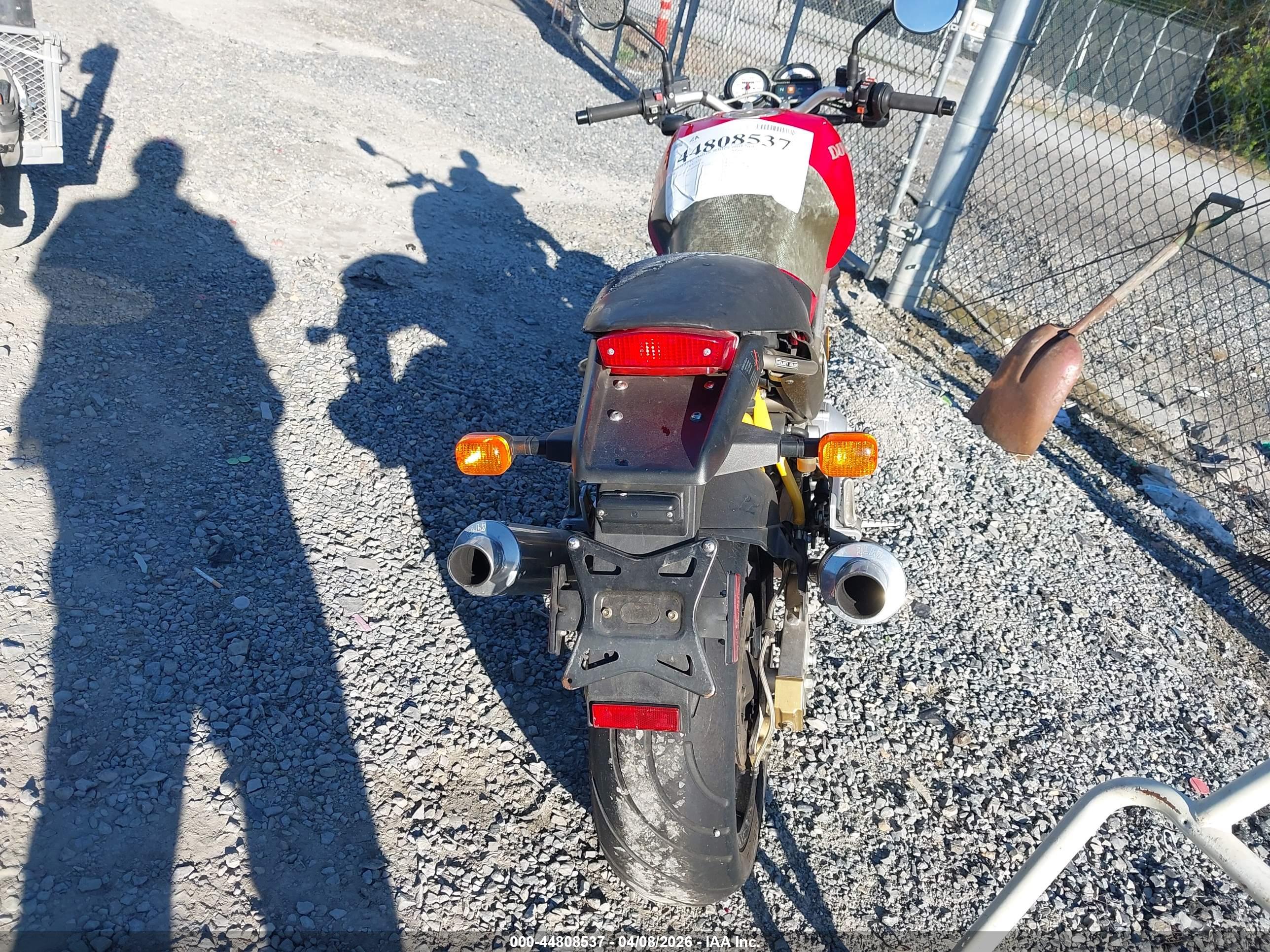DUCATI M900 image 6
