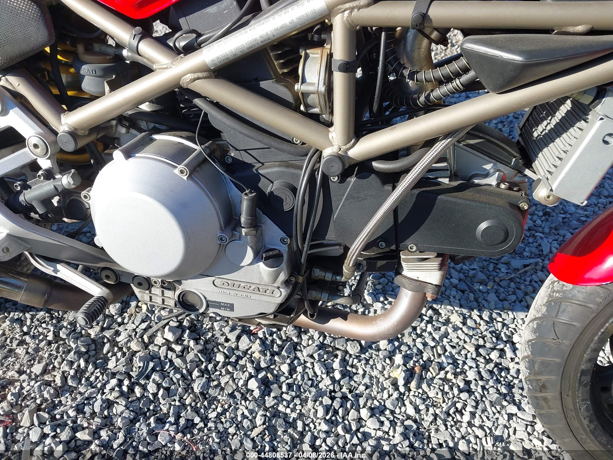 DUCATI M900 image 8