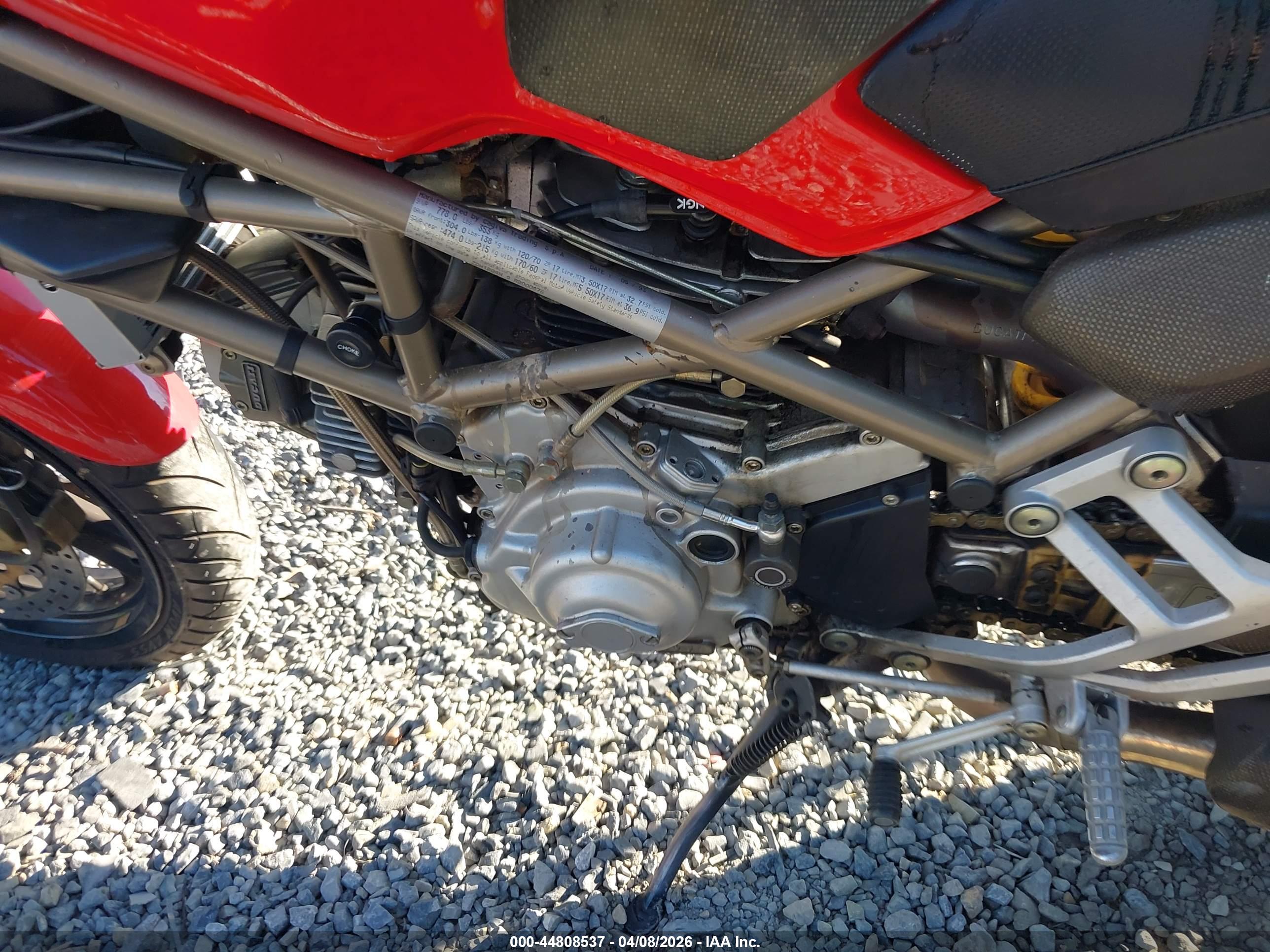 DUCATI M900 image 9