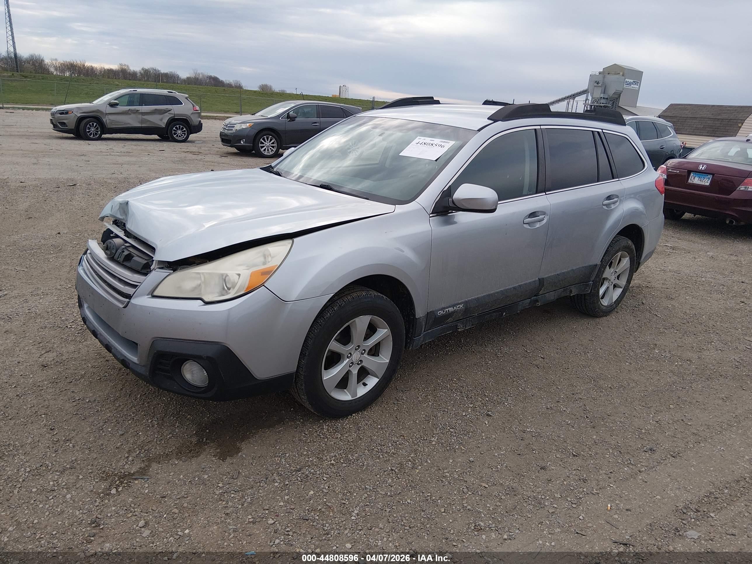SUBARU OUTBACK image 2