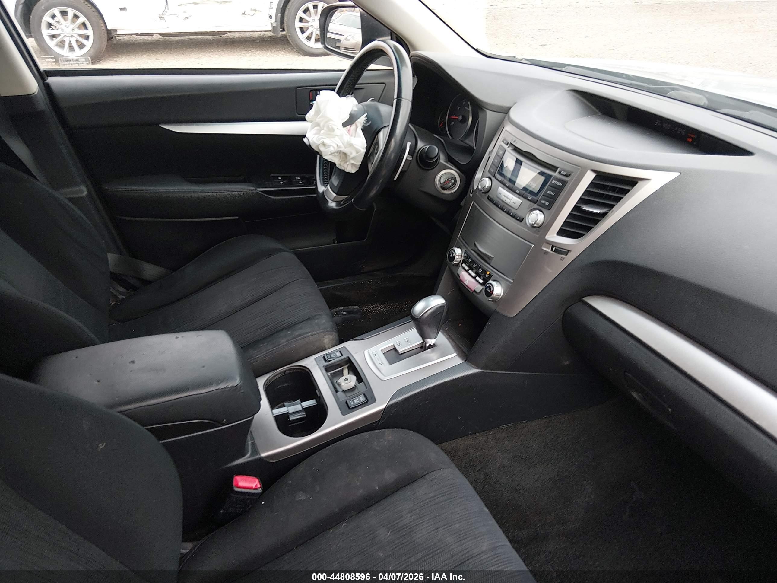 SUBARU OUTBACK image 5