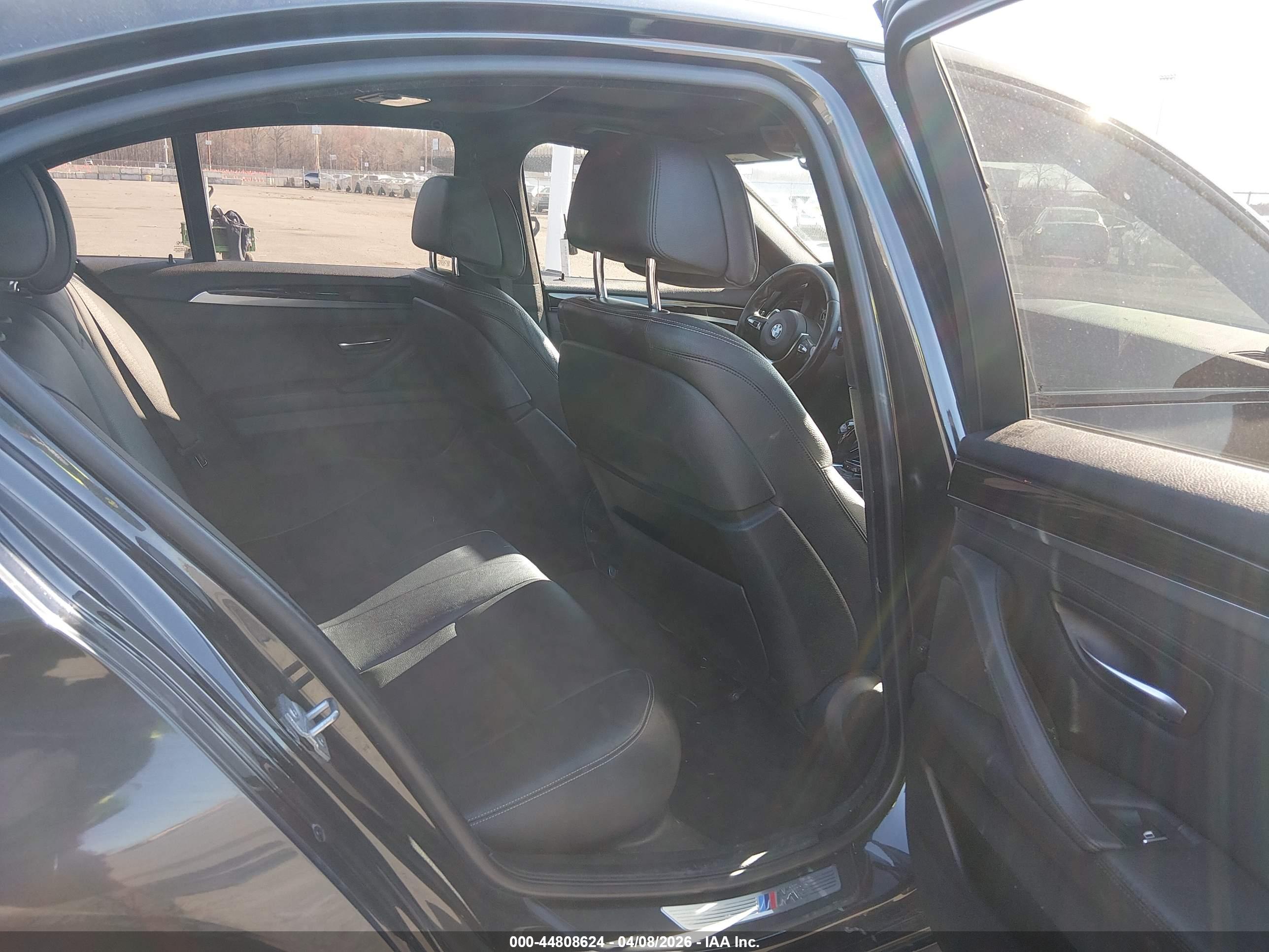 BMW 550I image 8
