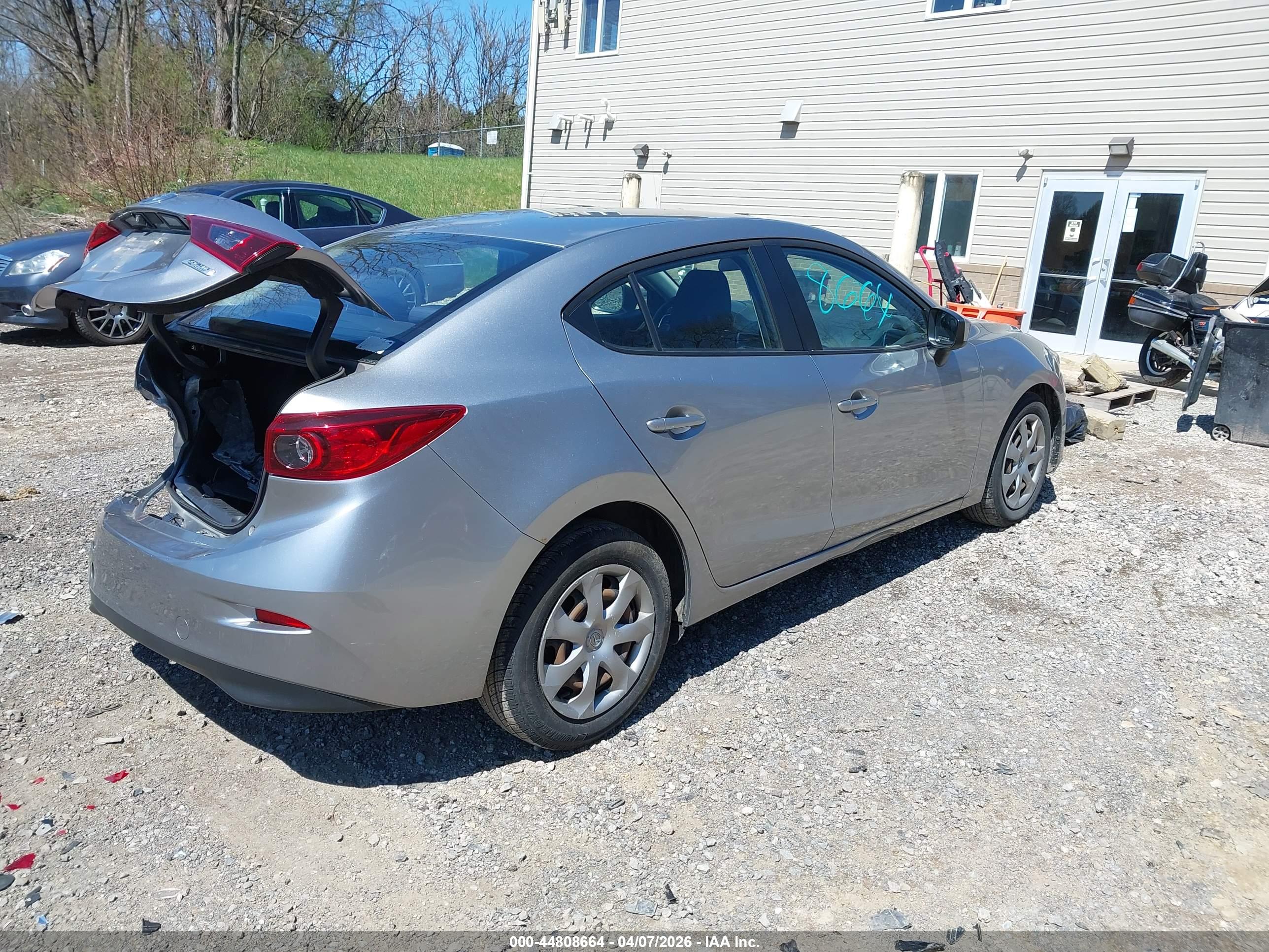 MAZDA MAZDA3 image 4