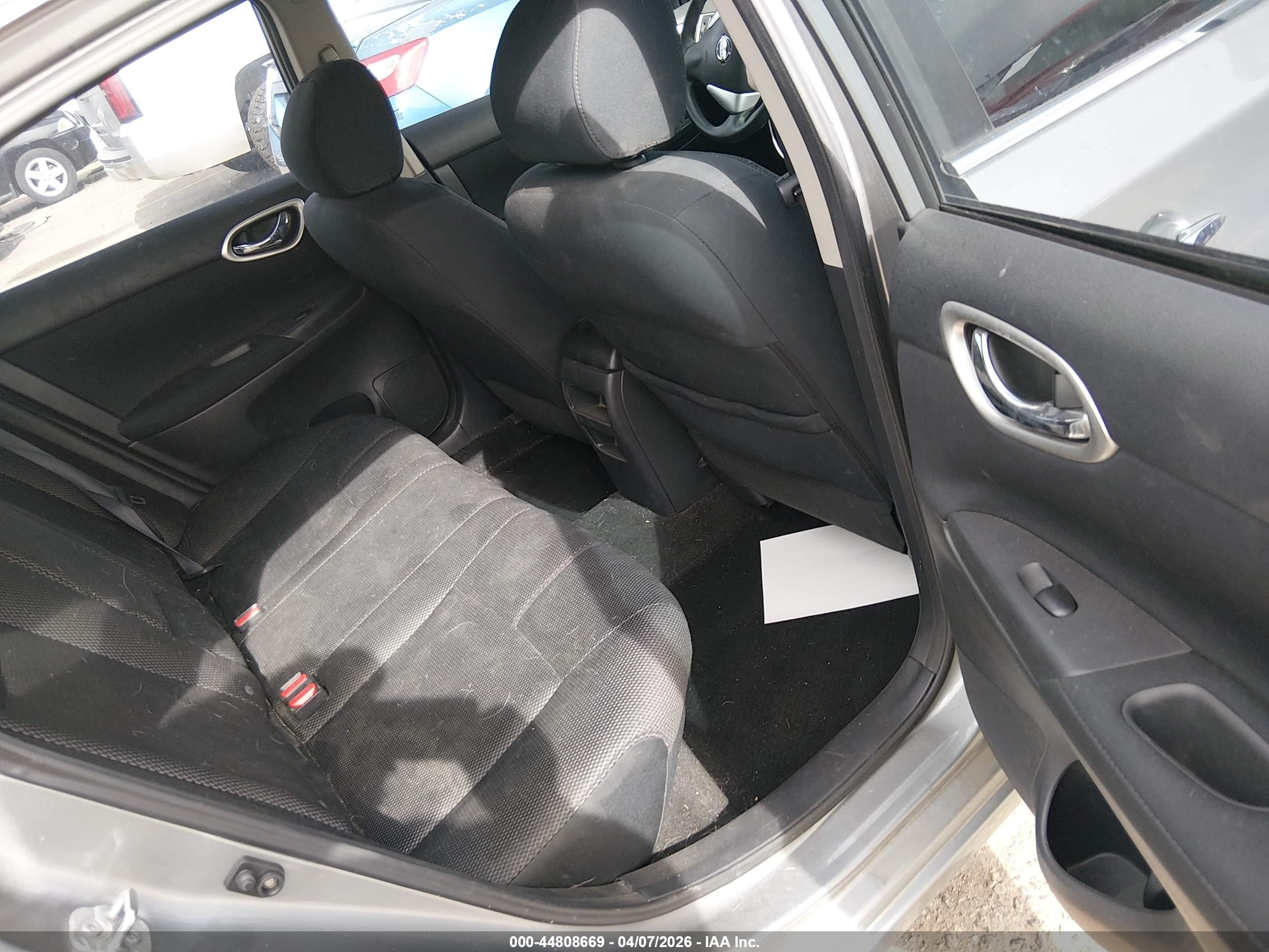 NISSAN SENTRA image 8