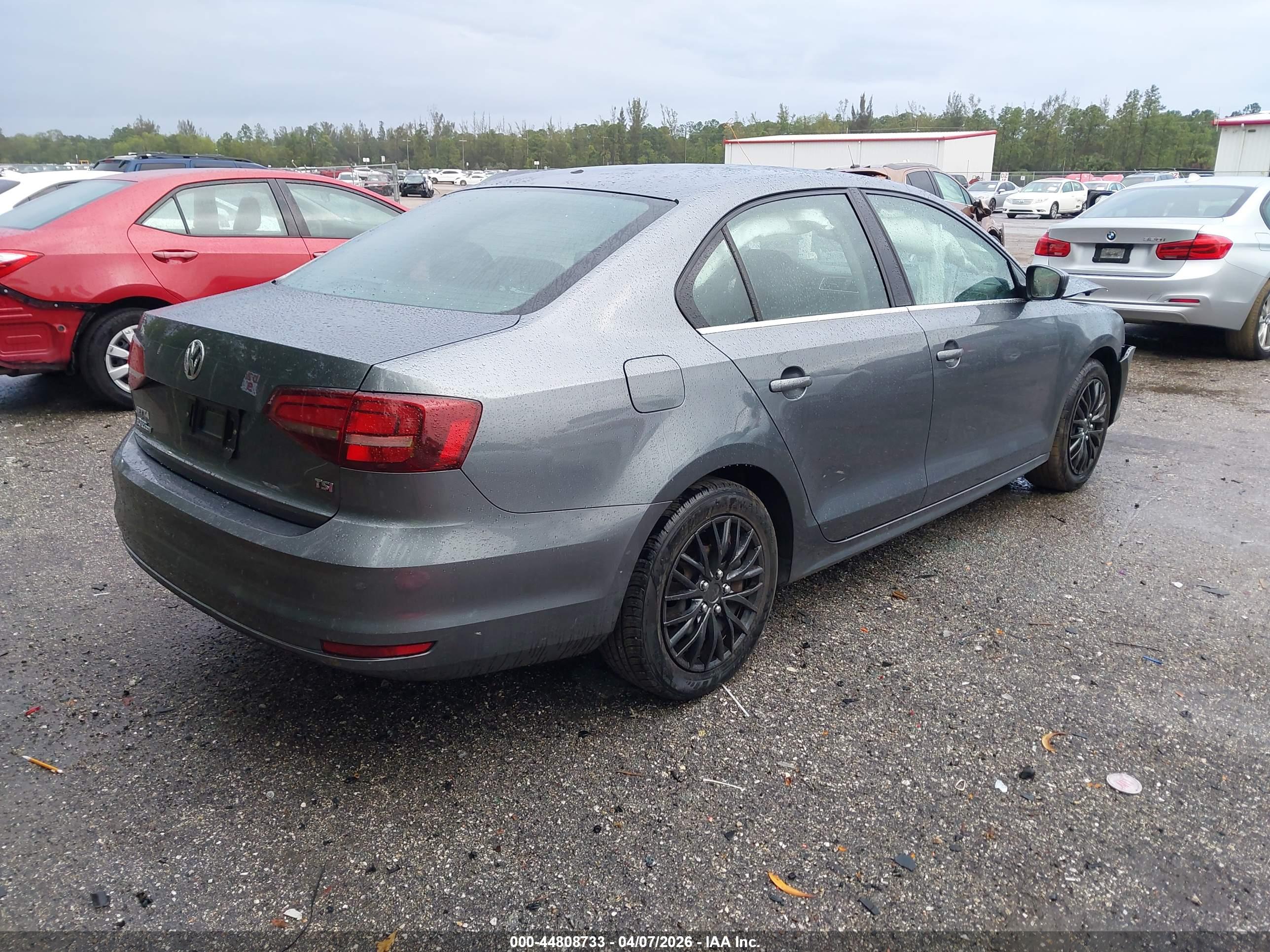 VOLKSWAGEN JETTA image 4