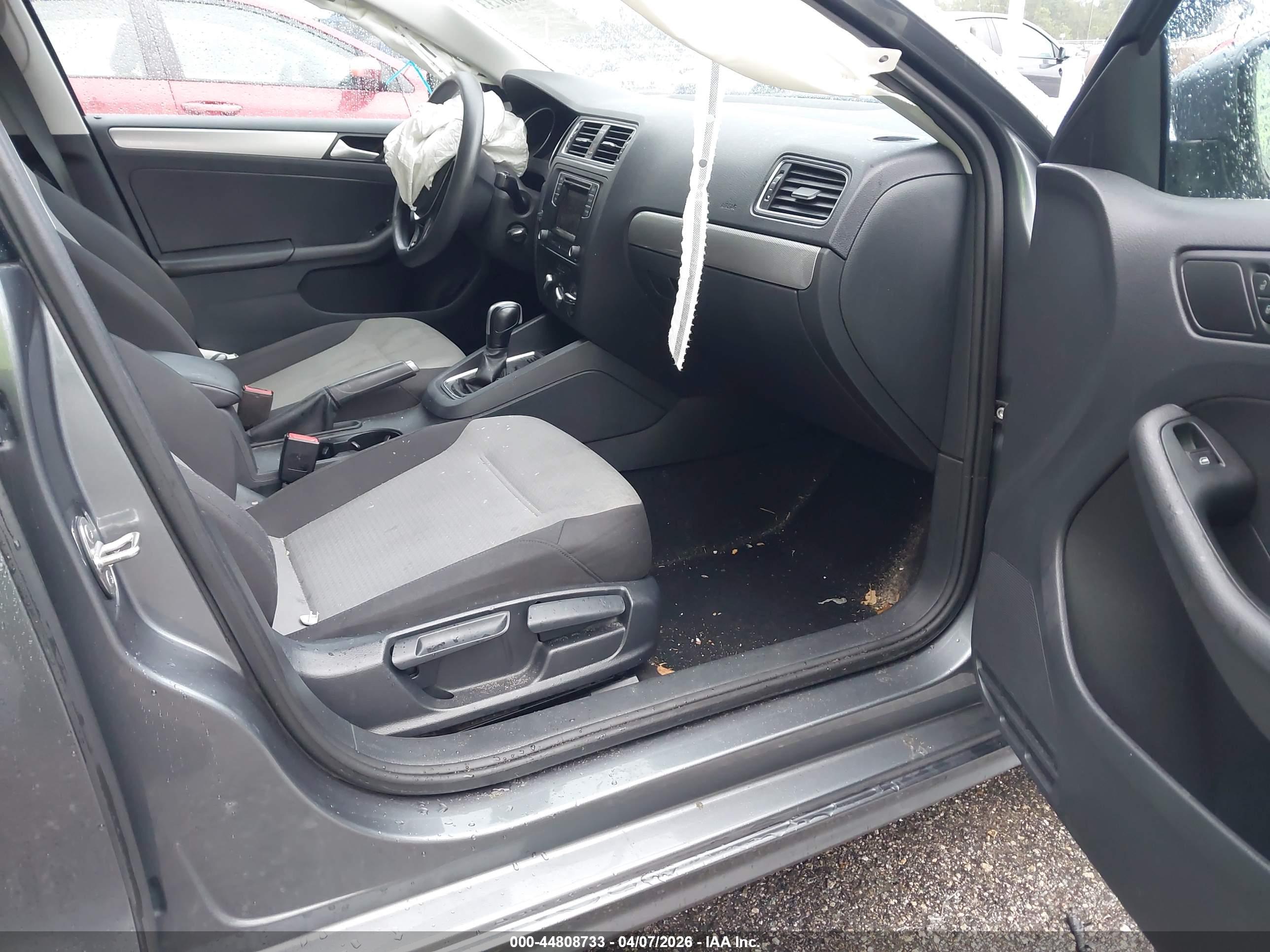 VOLKSWAGEN JETTA image 5