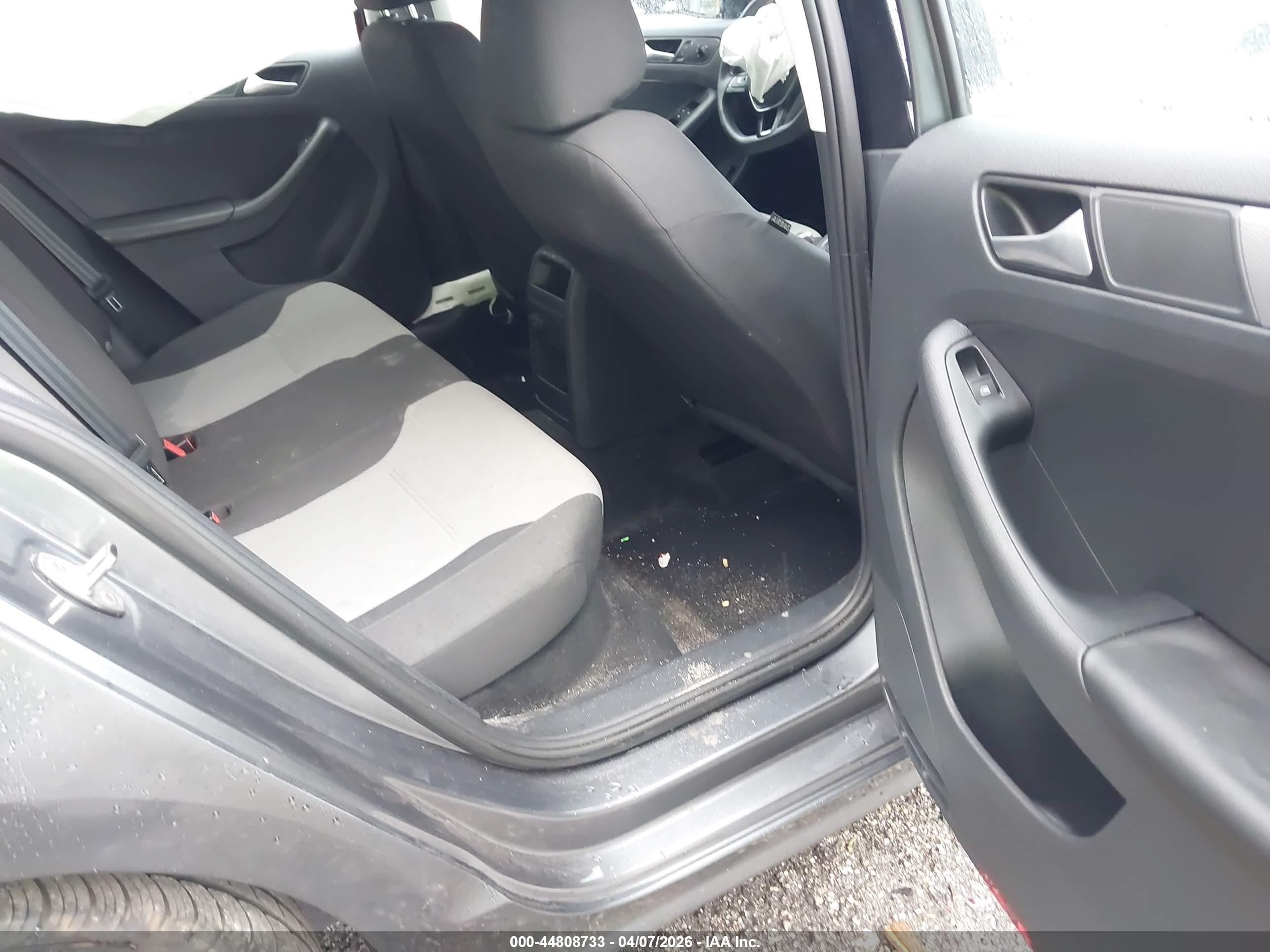 VOLKSWAGEN JETTA image 8