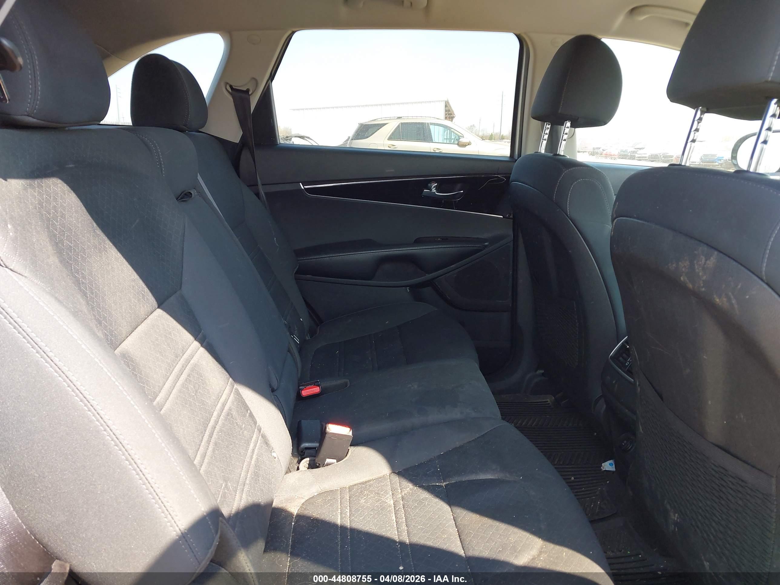 KIA SORENTO image 8