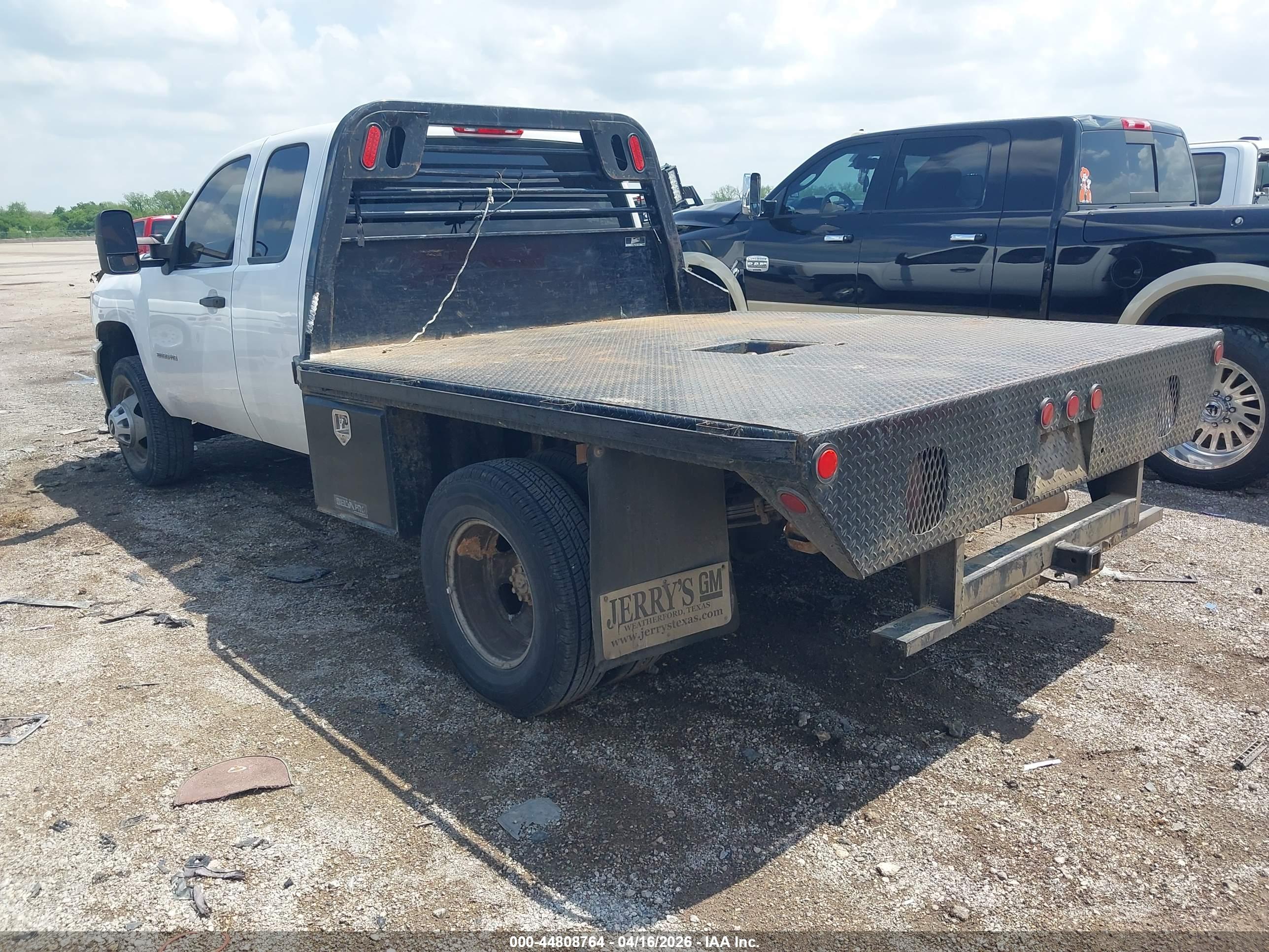 CHEVROLET SILVERADO image 3