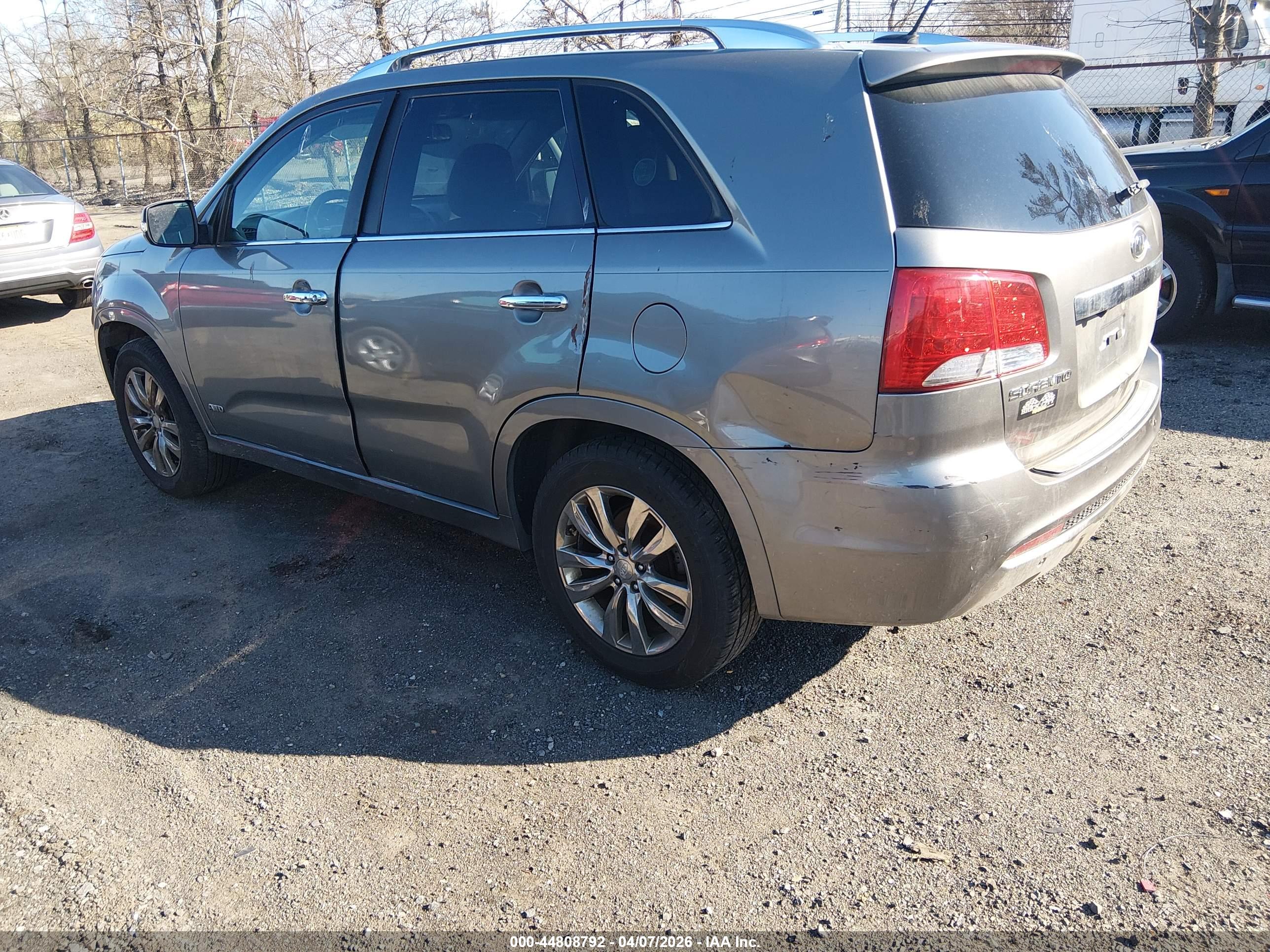 KIA SORENTO image 3
