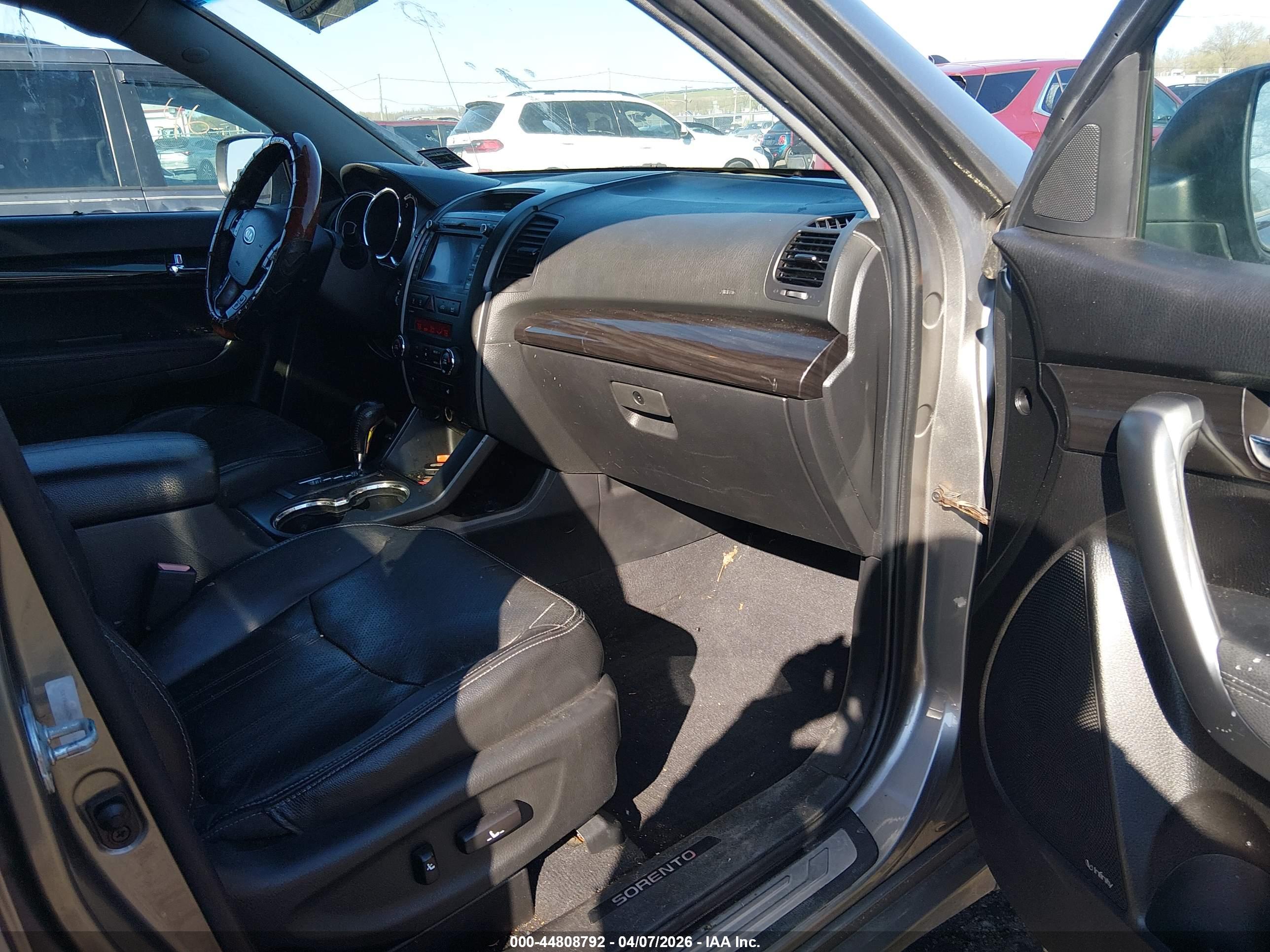 KIA SORENTO image 5