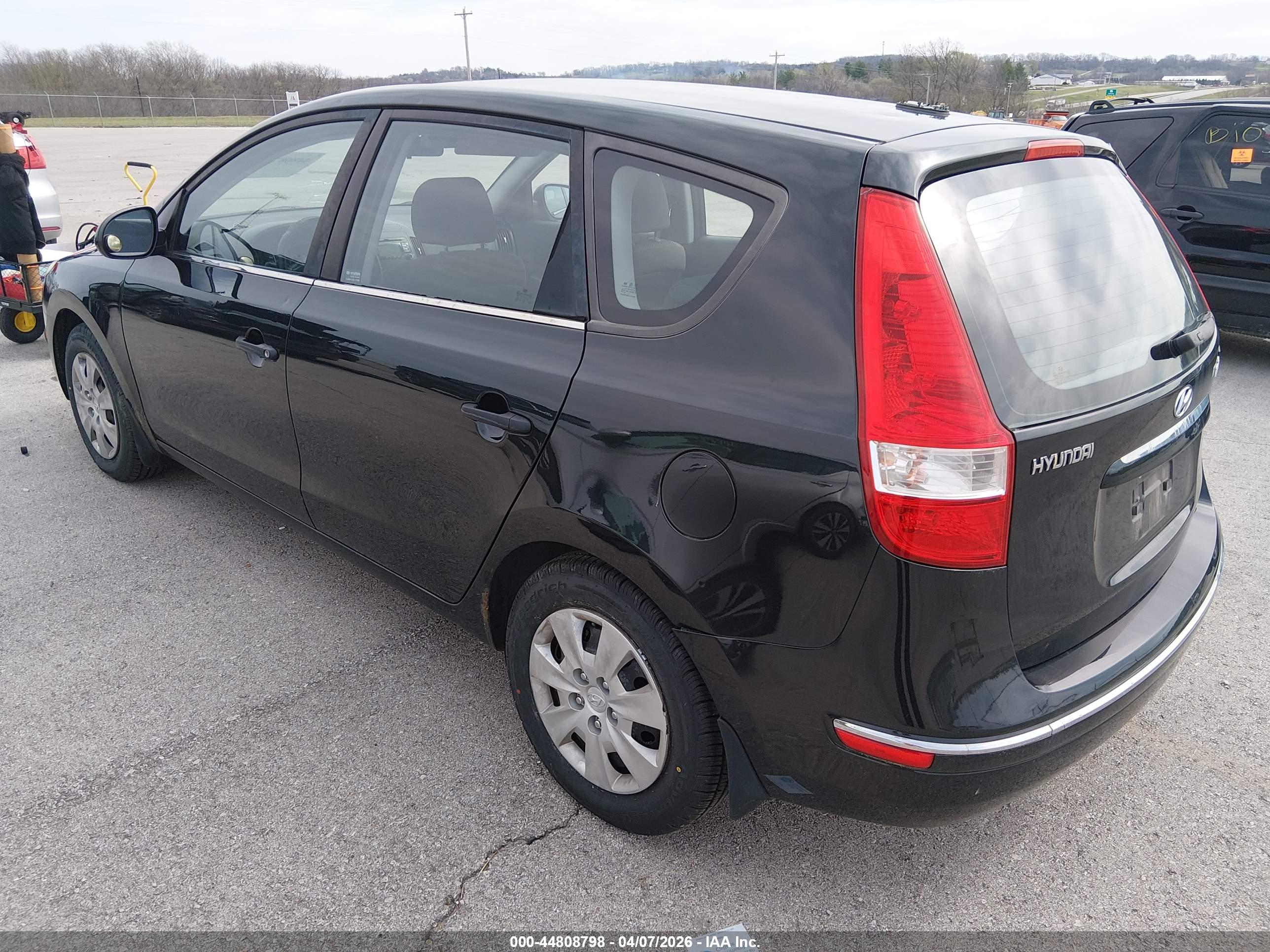 HYUNDAI ELANTRA image 3