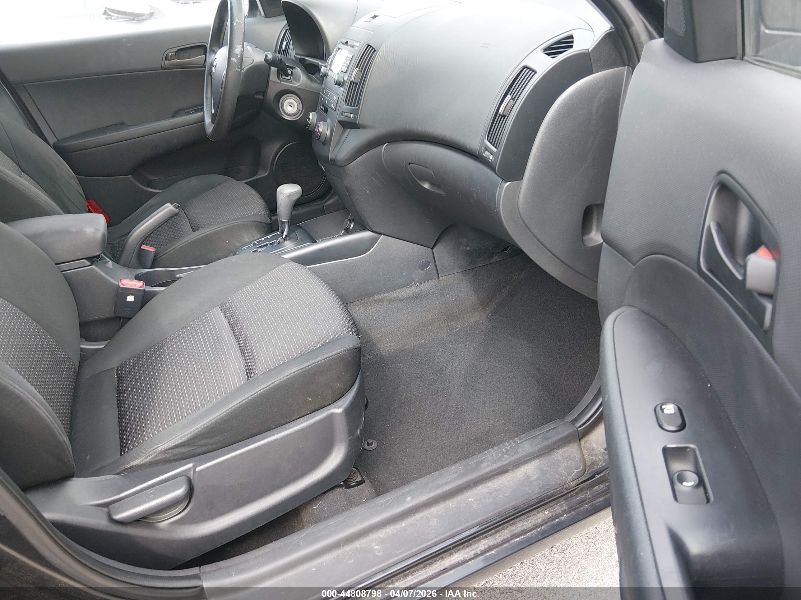 HYUNDAI ELANTRA image 5