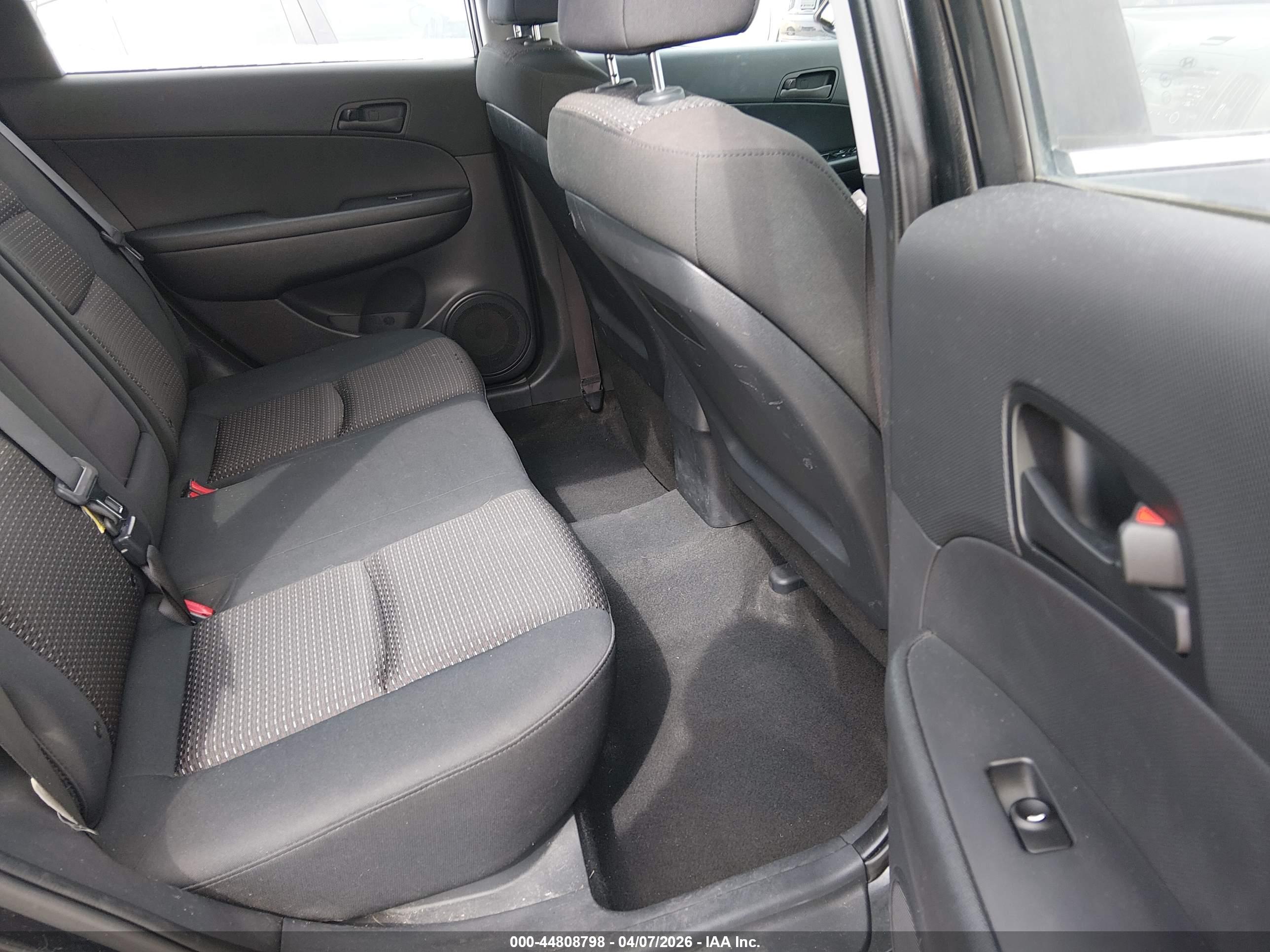 HYUNDAI ELANTRA image 8