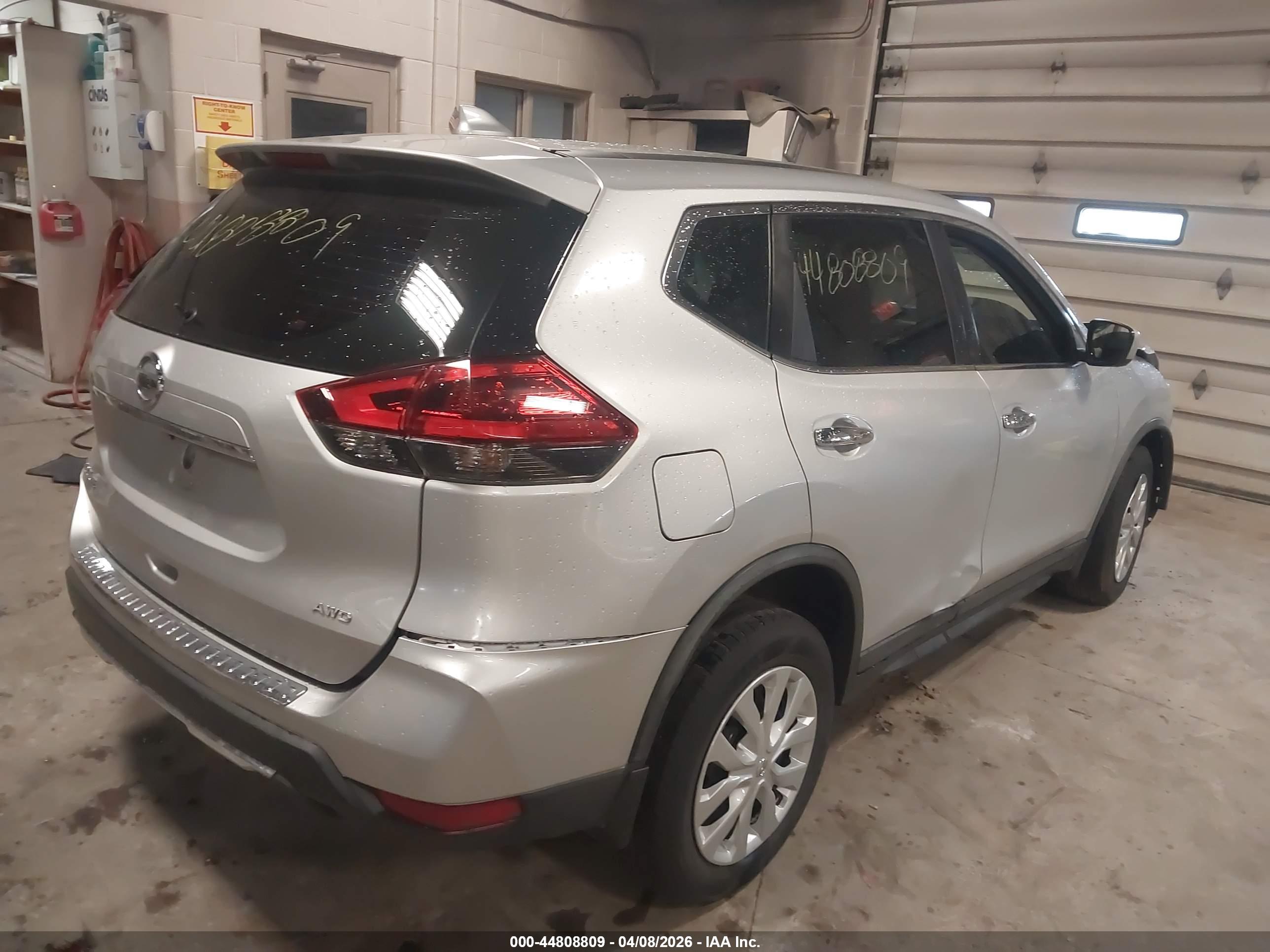 NISSAN ROGUE image 4