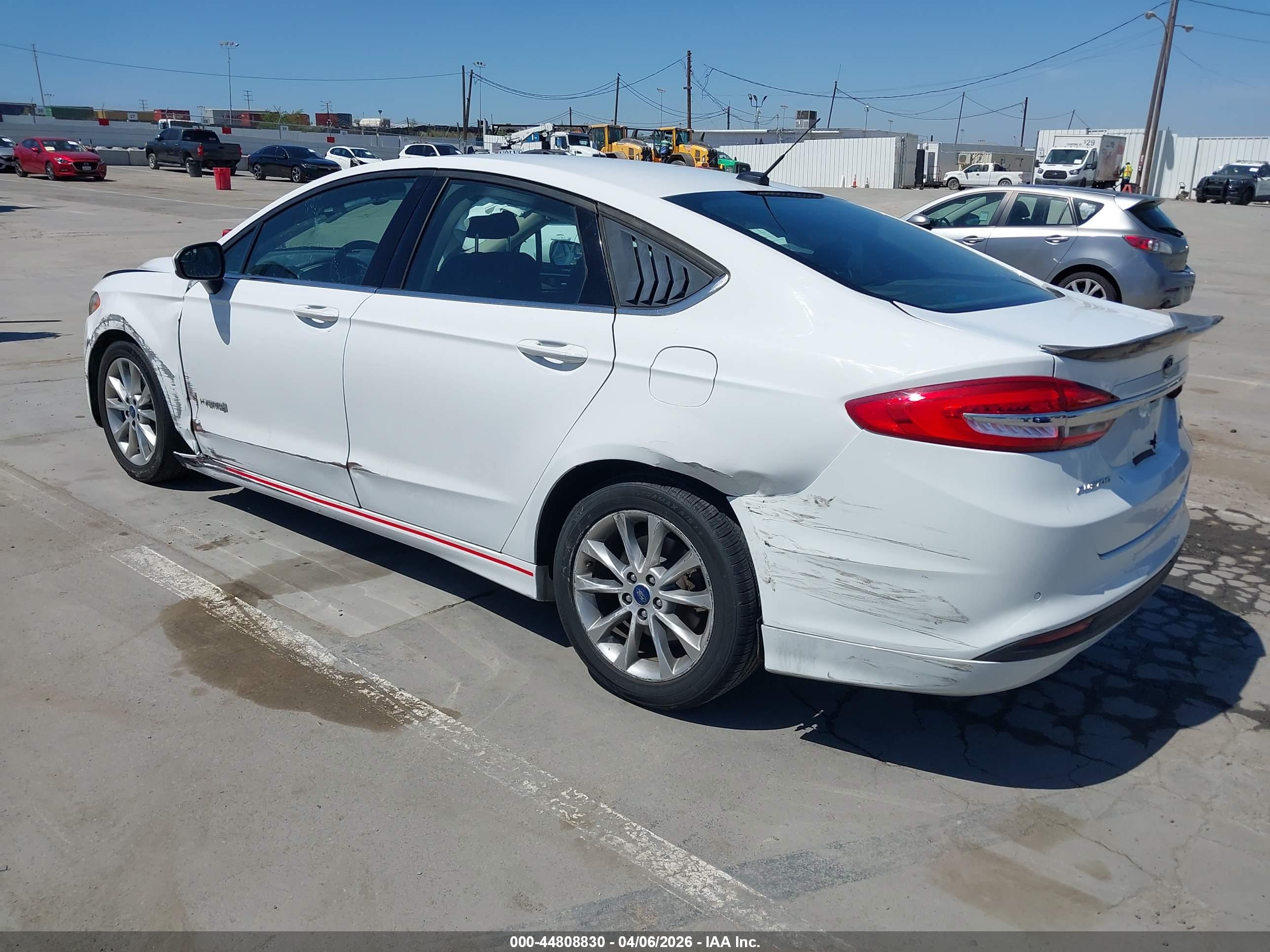 FORD FUSION image 3