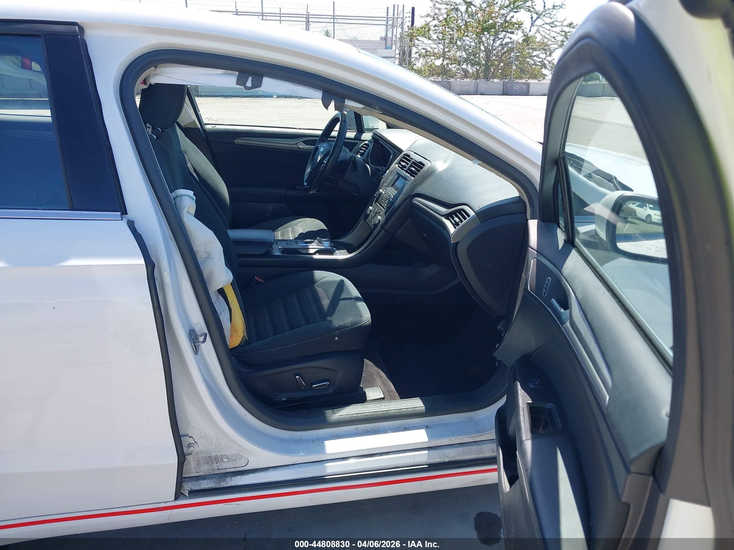 FORD FUSION image 5
