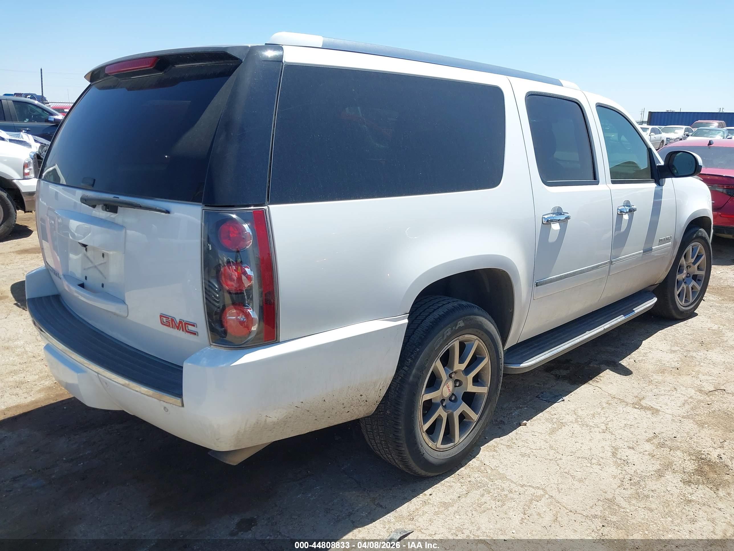 GMC YUKON image 4
