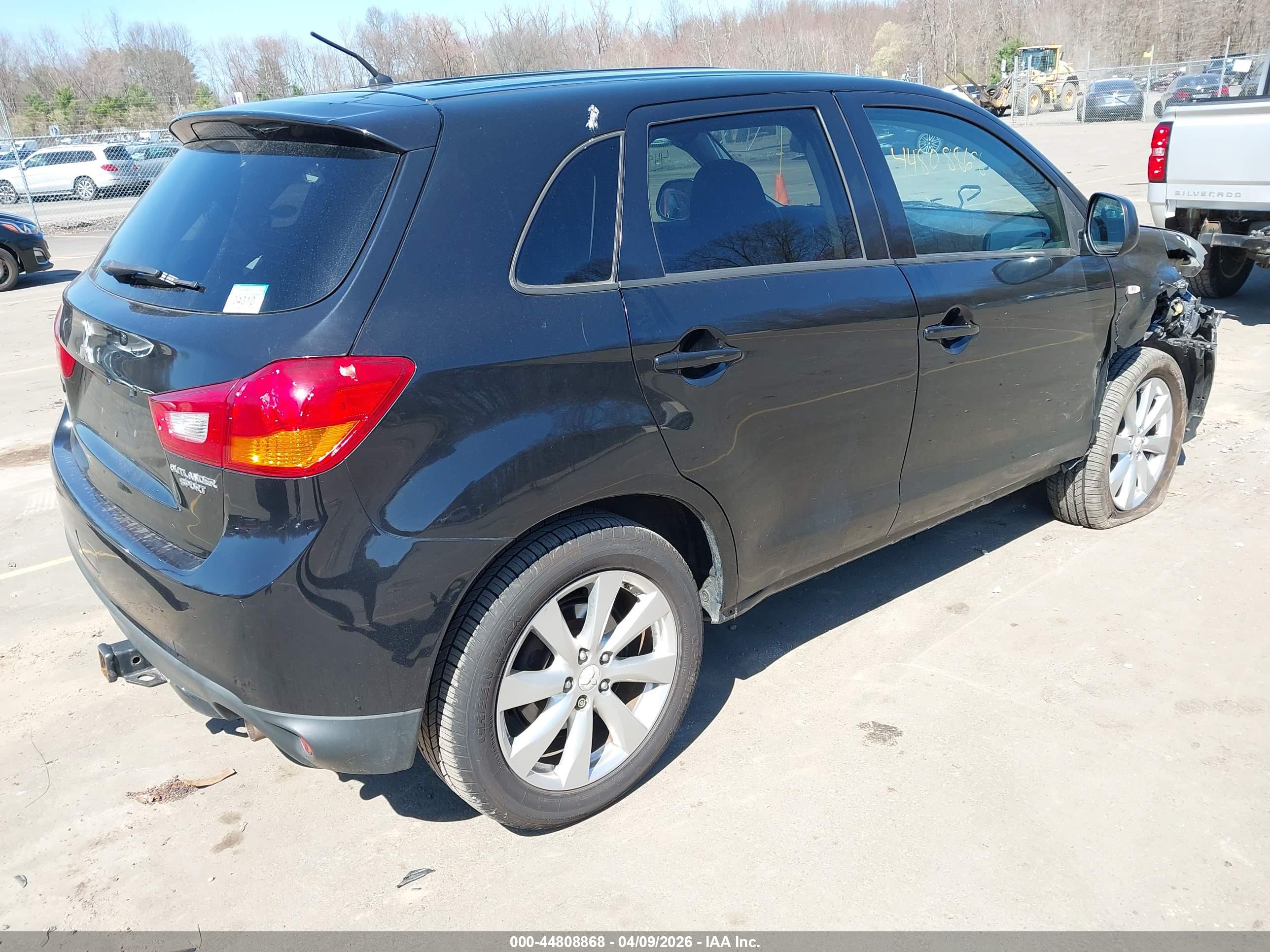 MITSUBISHI OUTLANDER image 4