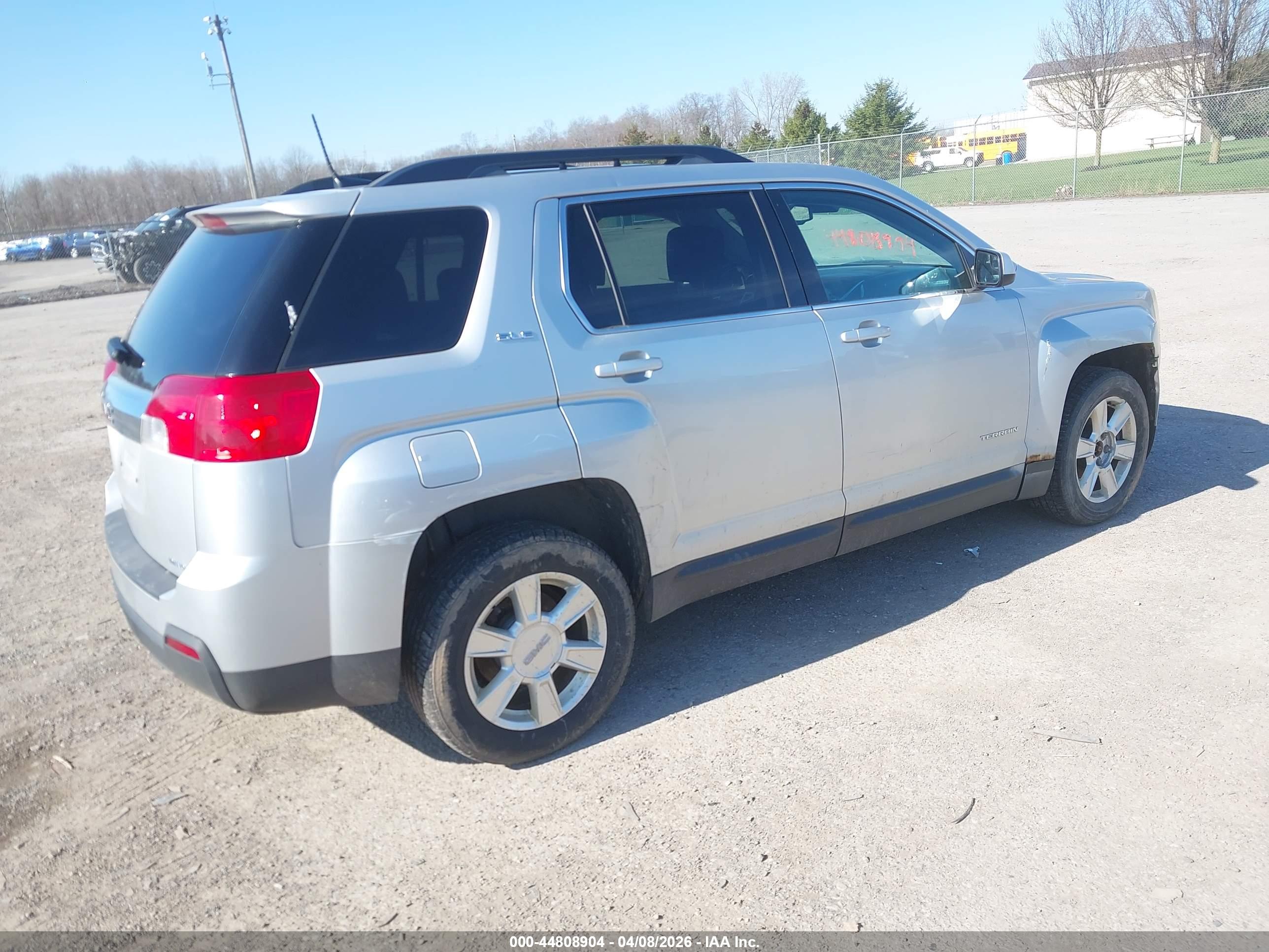 GMC TERRAIN image 4