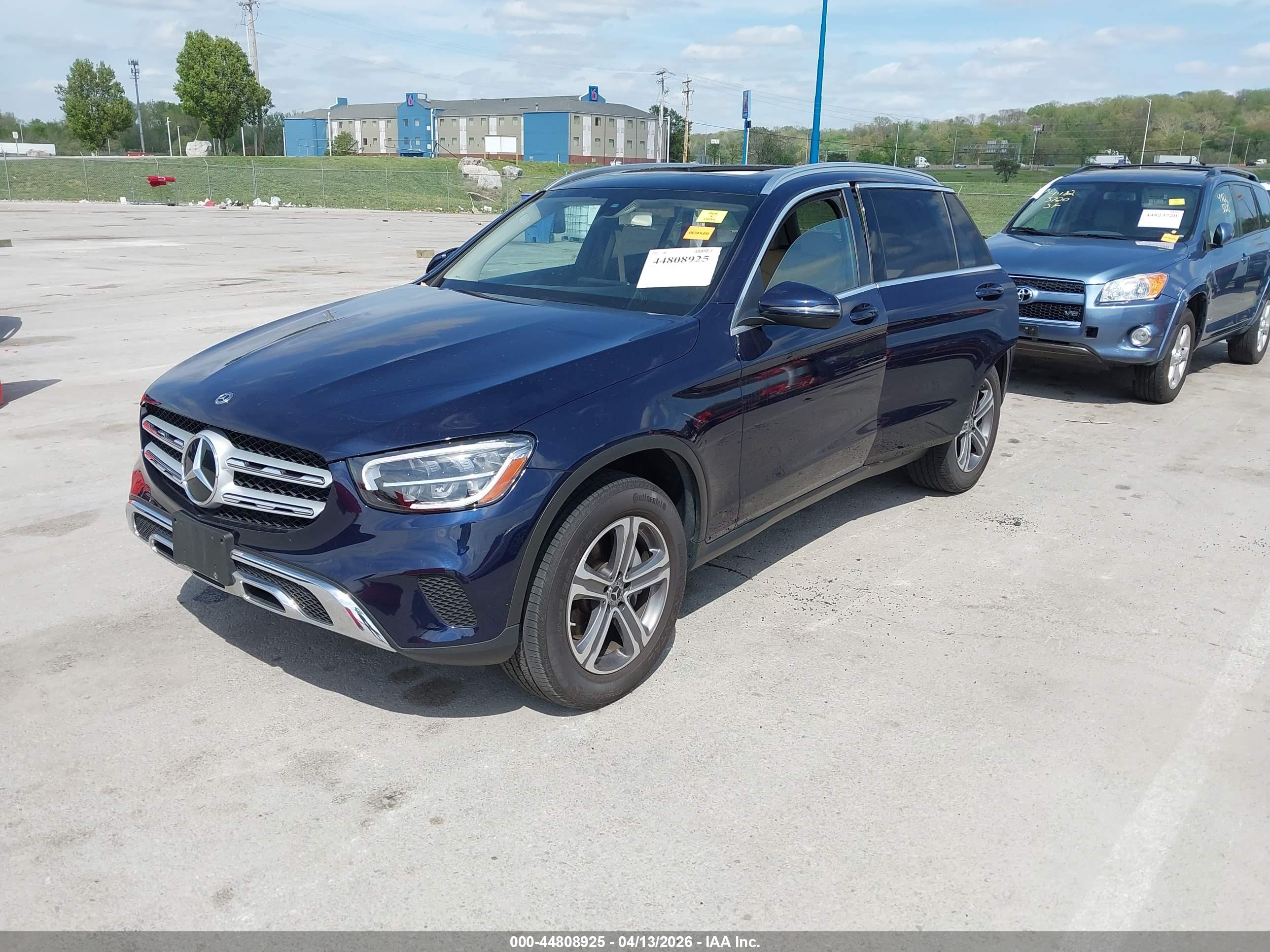 MERCEDES-BENZ GLC image 2