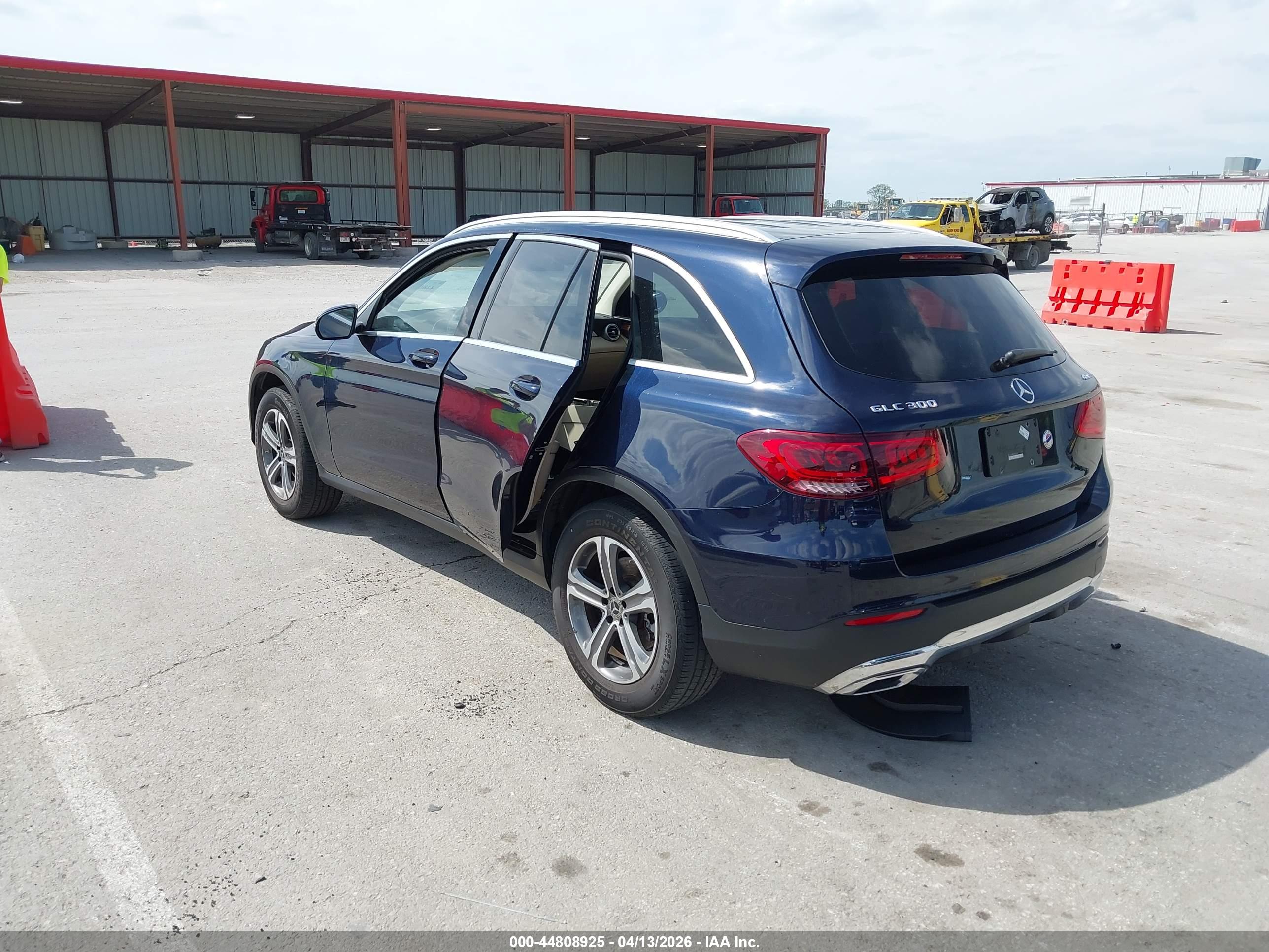 MERCEDES-BENZ GLC image 3