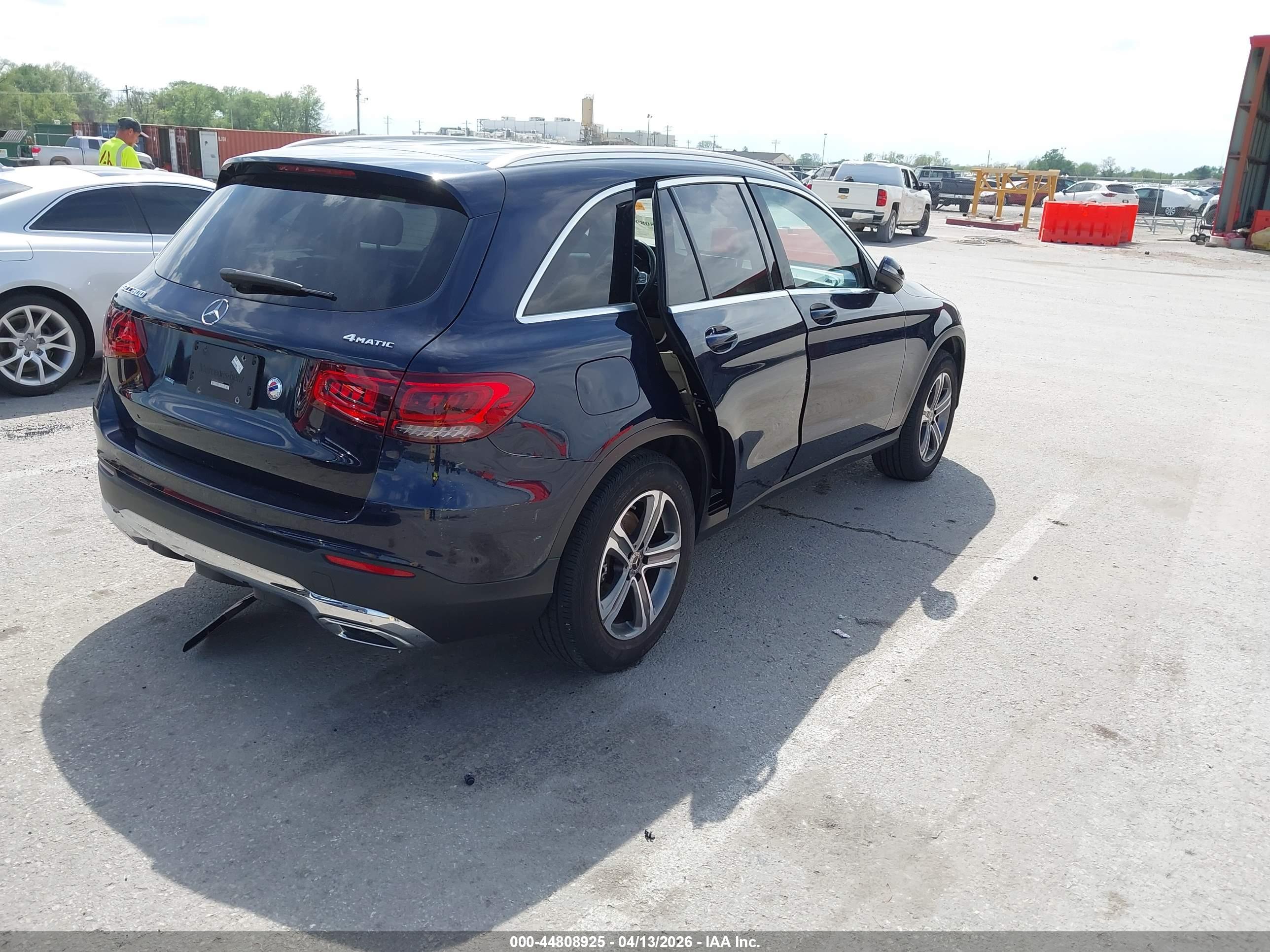 MERCEDES-BENZ GLC image 4