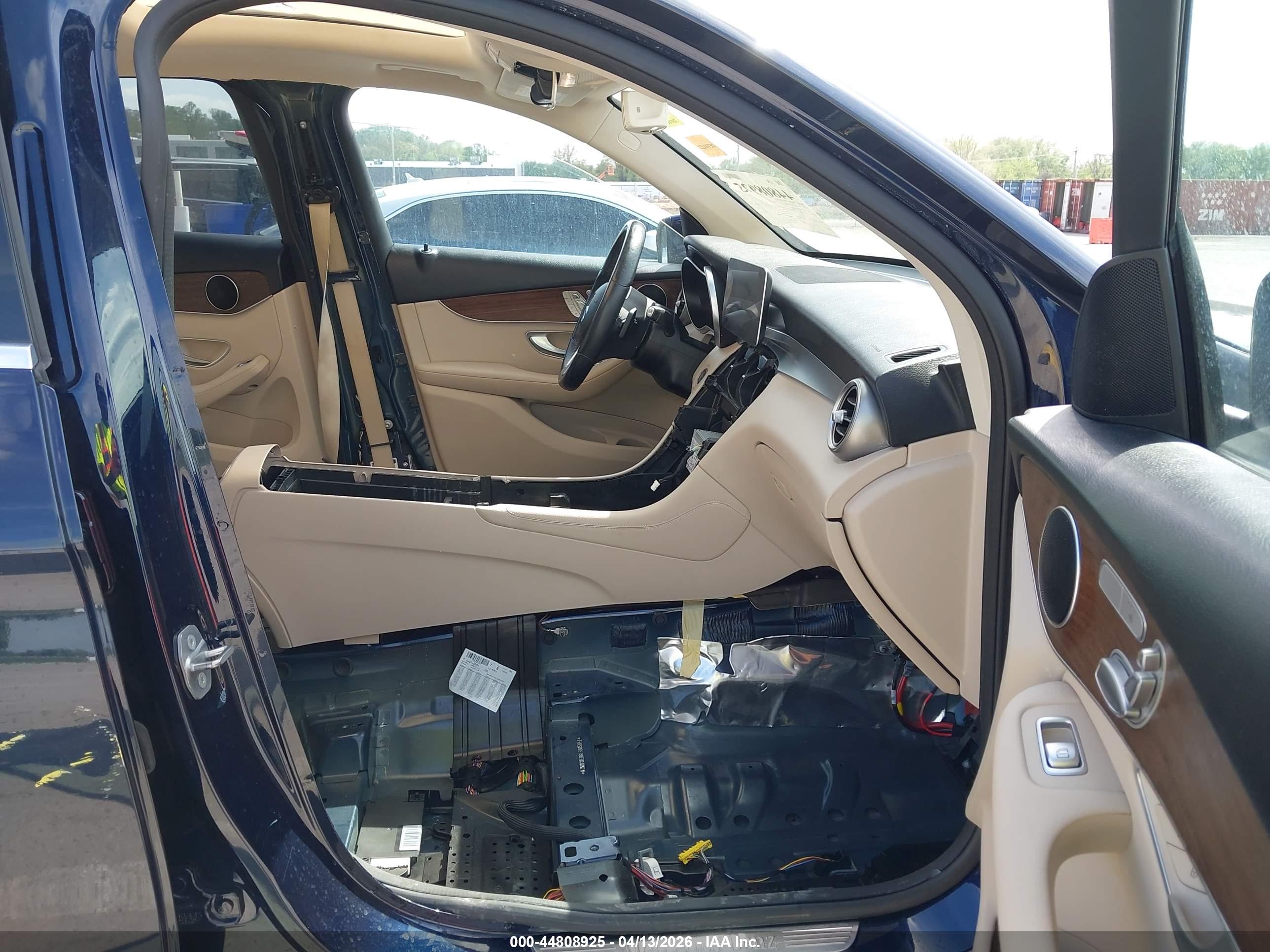 MERCEDES-BENZ GLC image 5