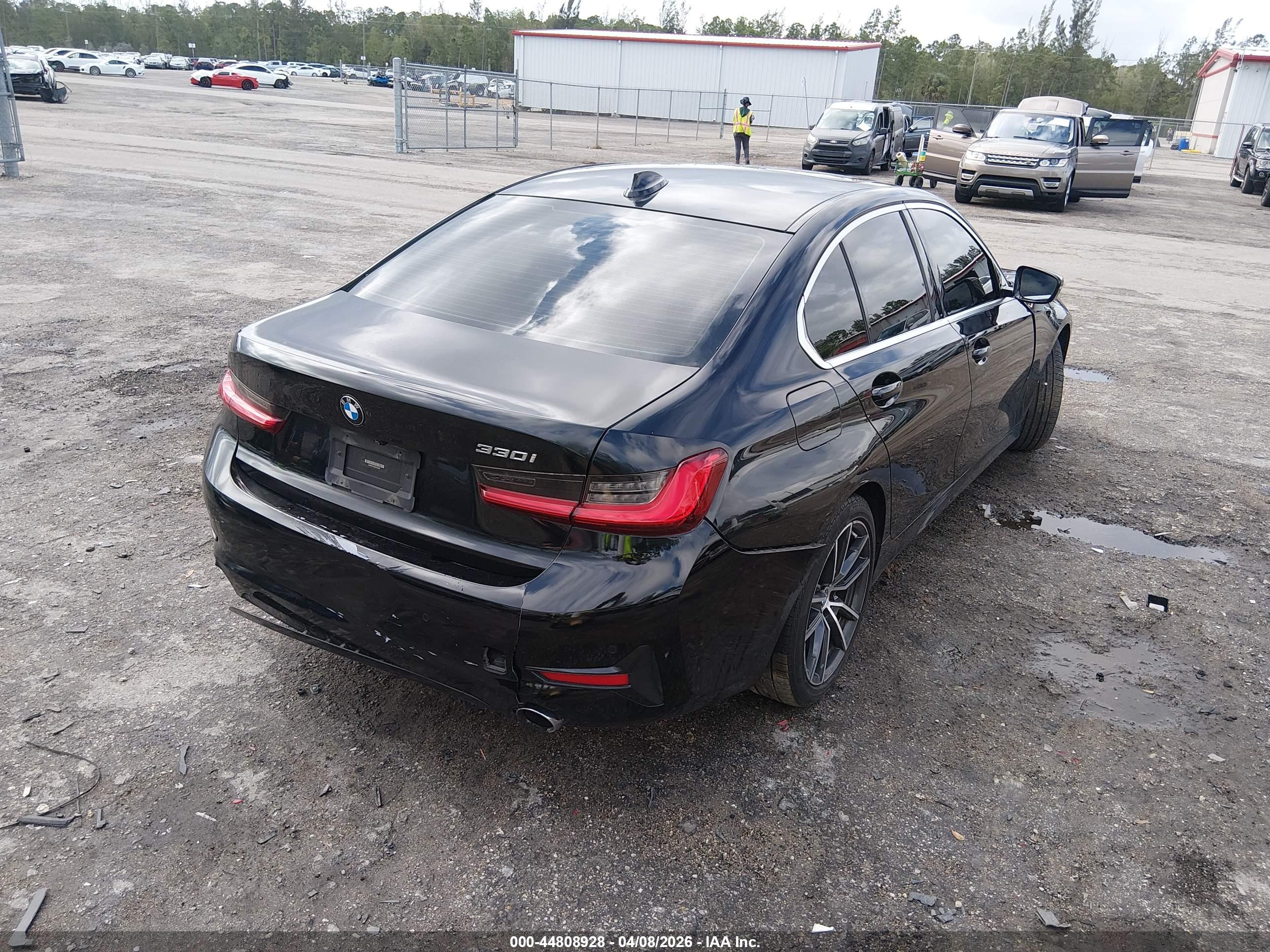 BMW 330I image 4