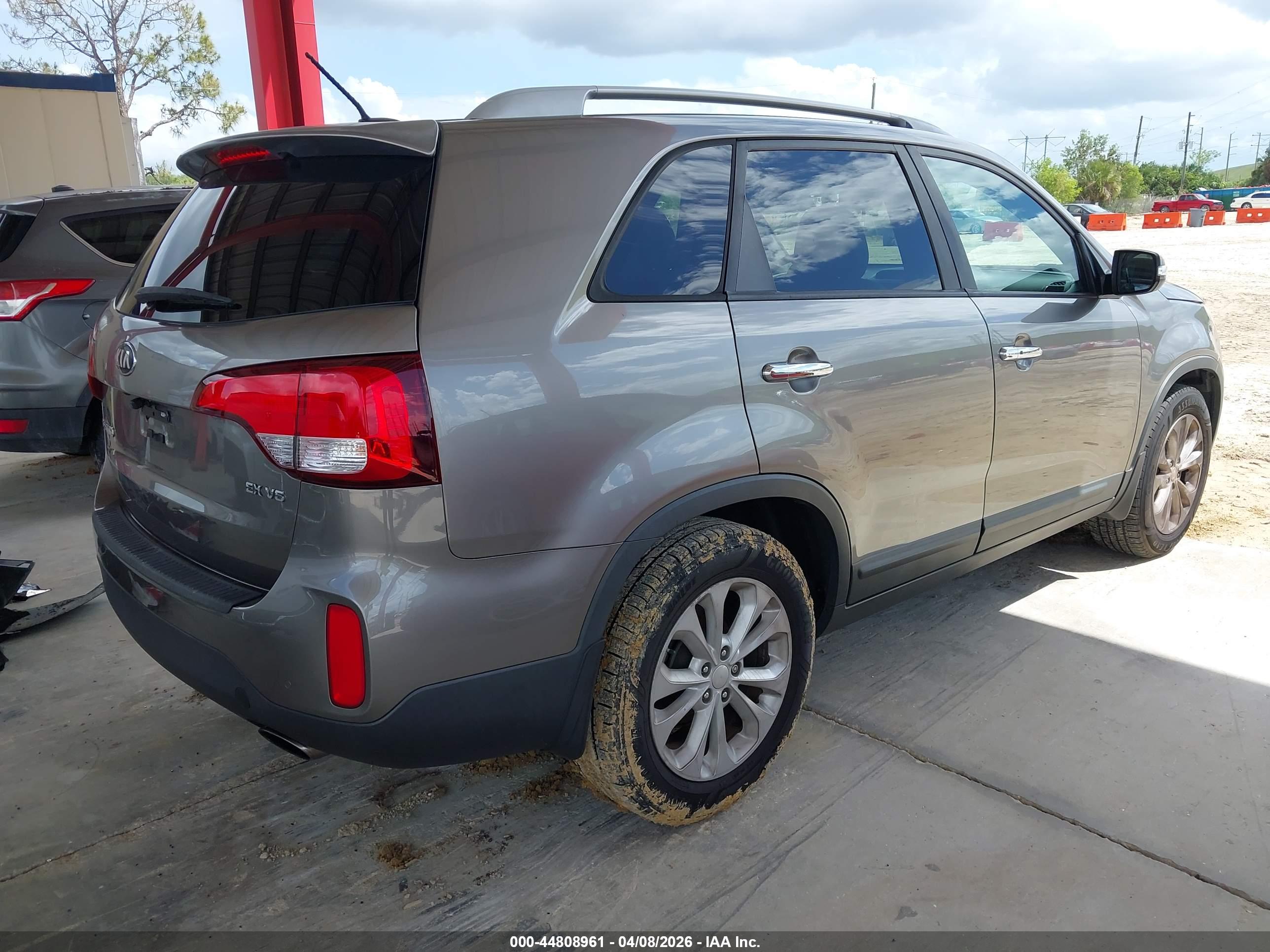 KIA SORENTO image 4