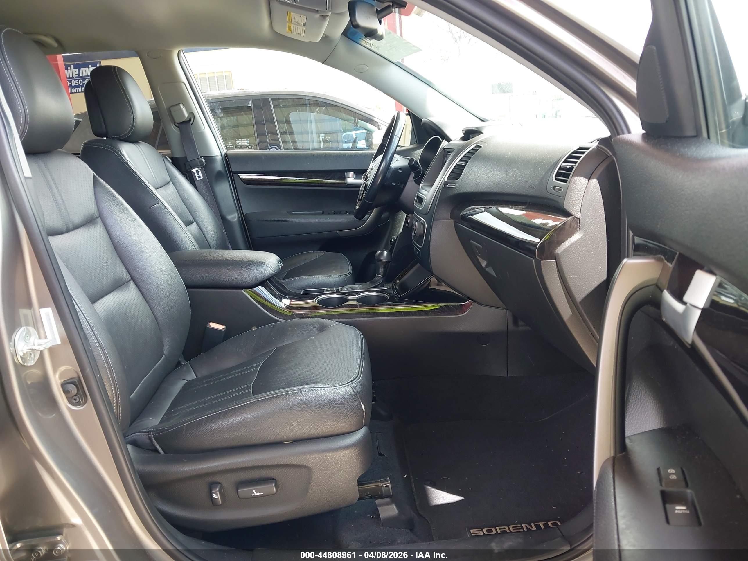 KIA SORENTO image 5