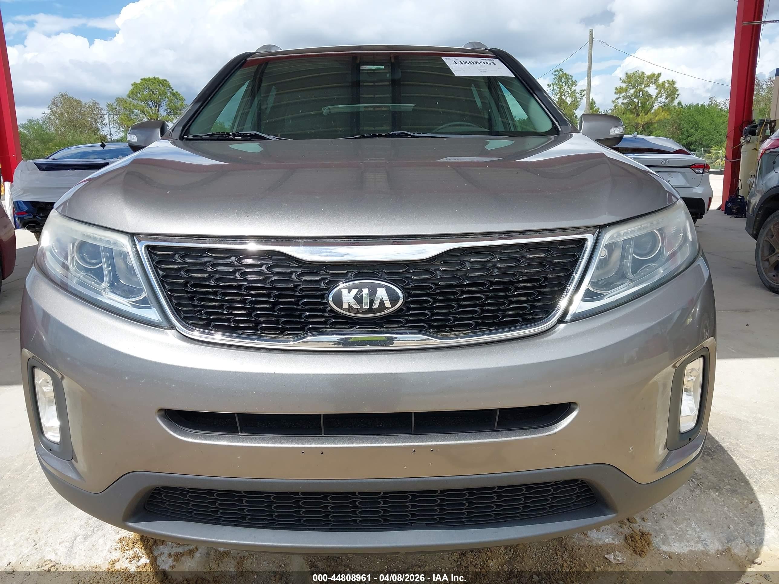 KIA SORENTO image 6