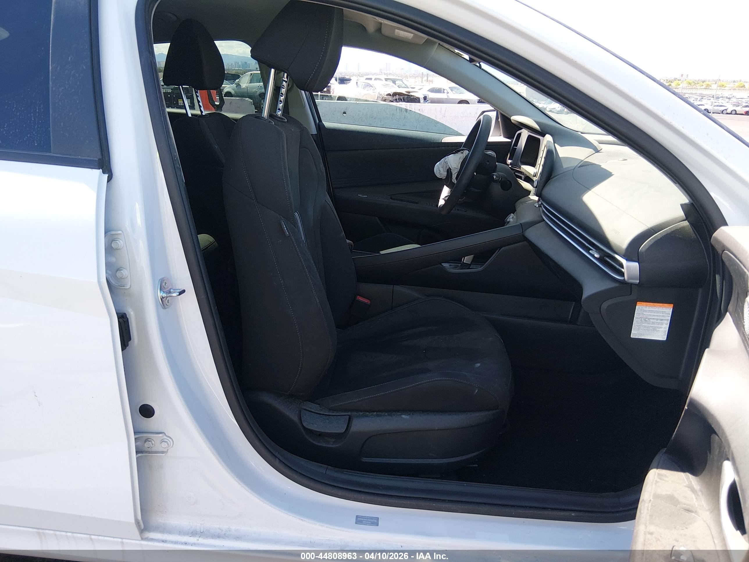 HYUNDAI ELANTRA image 5