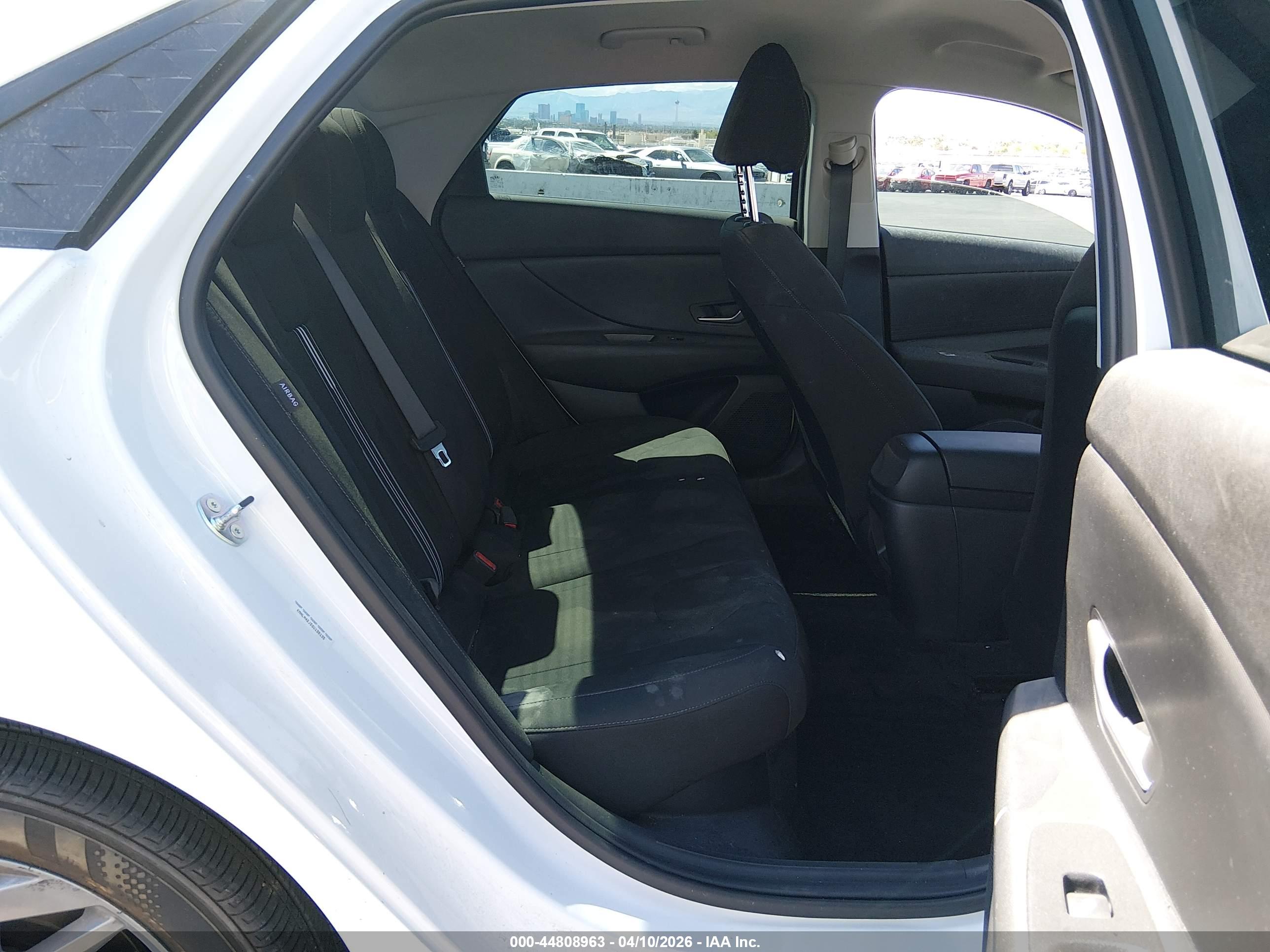 HYUNDAI ELANTRA image 8