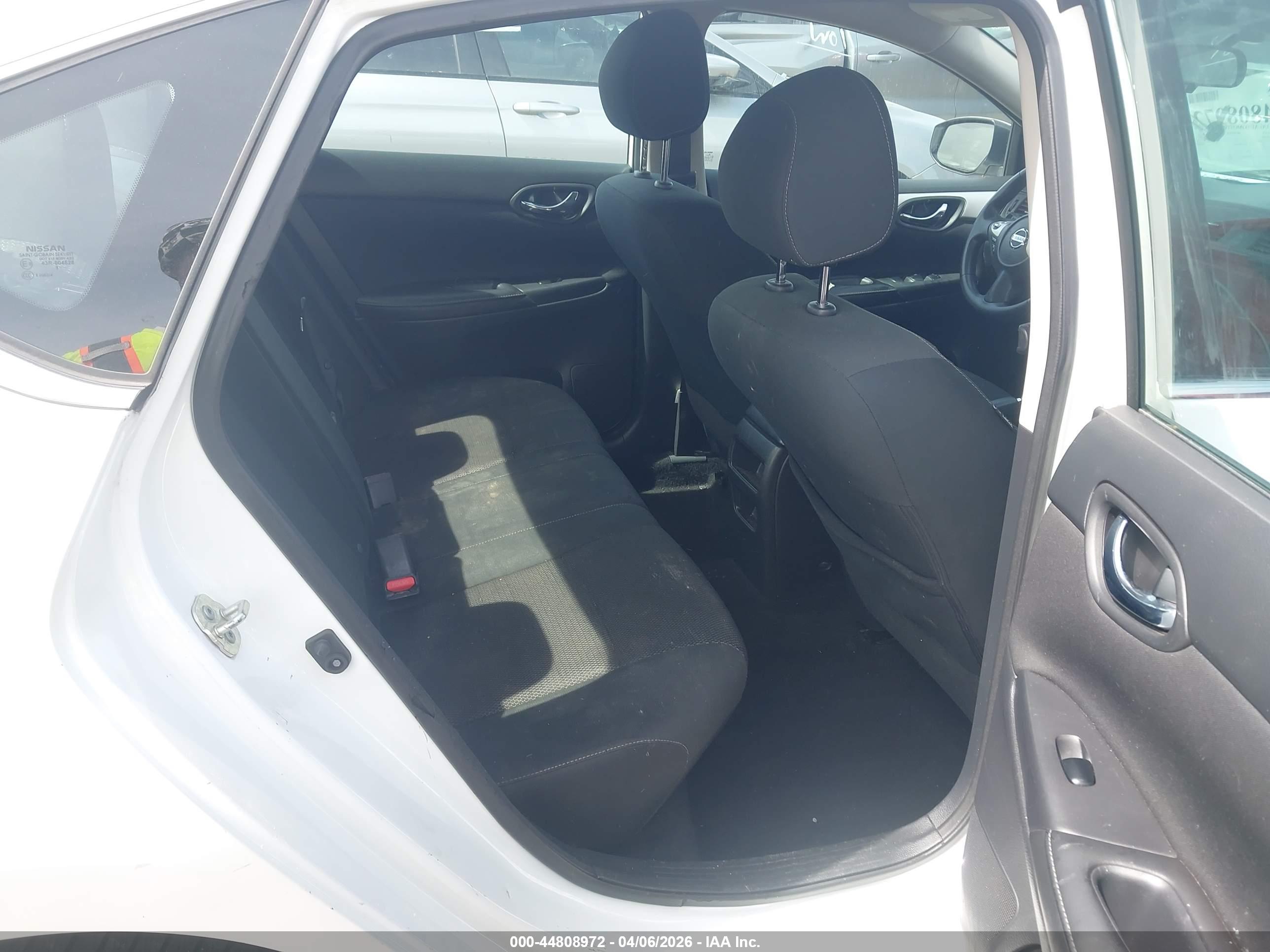 NISSAN SENTRA image 8