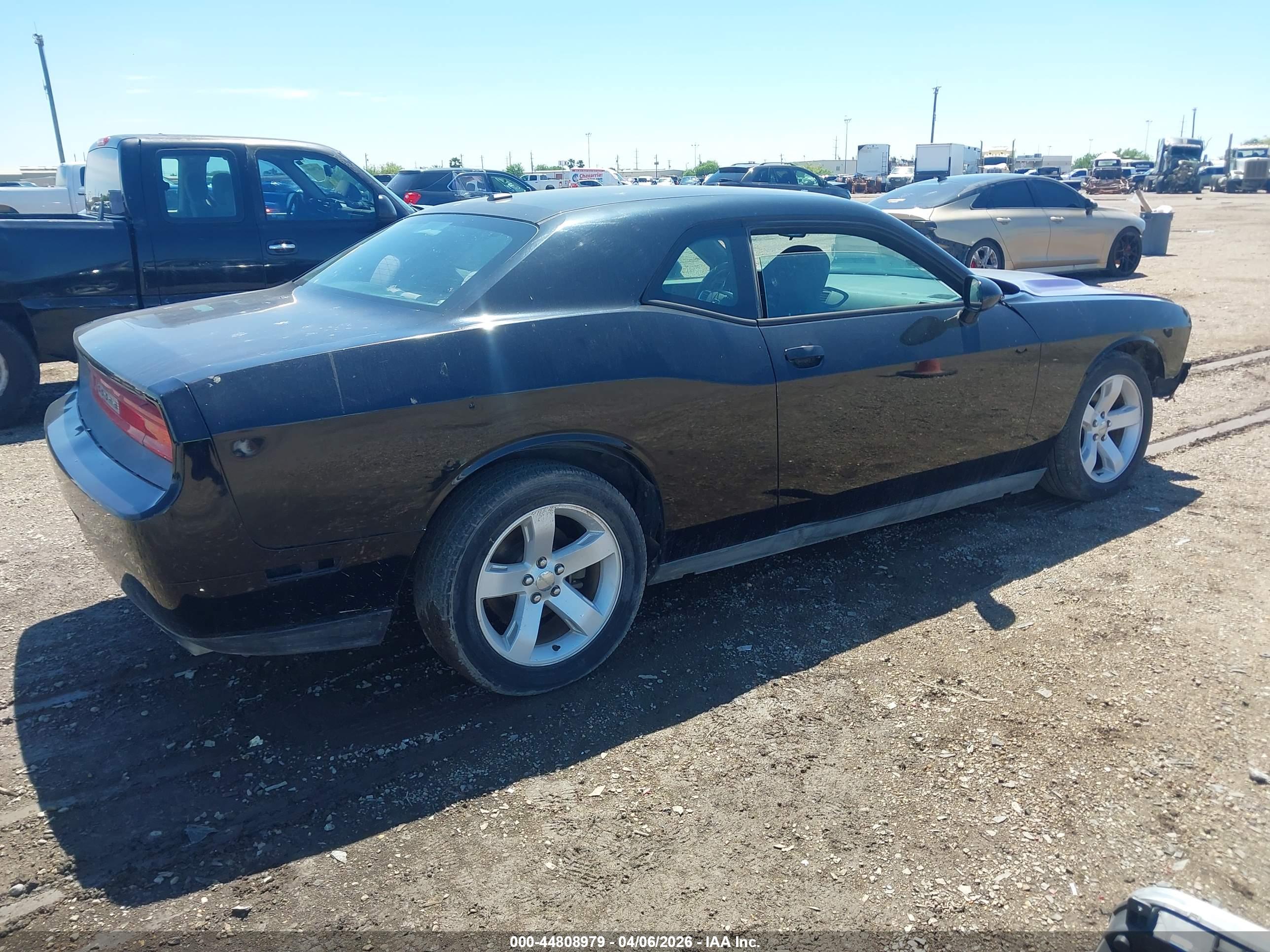 DODGE CHALLENGER image 4