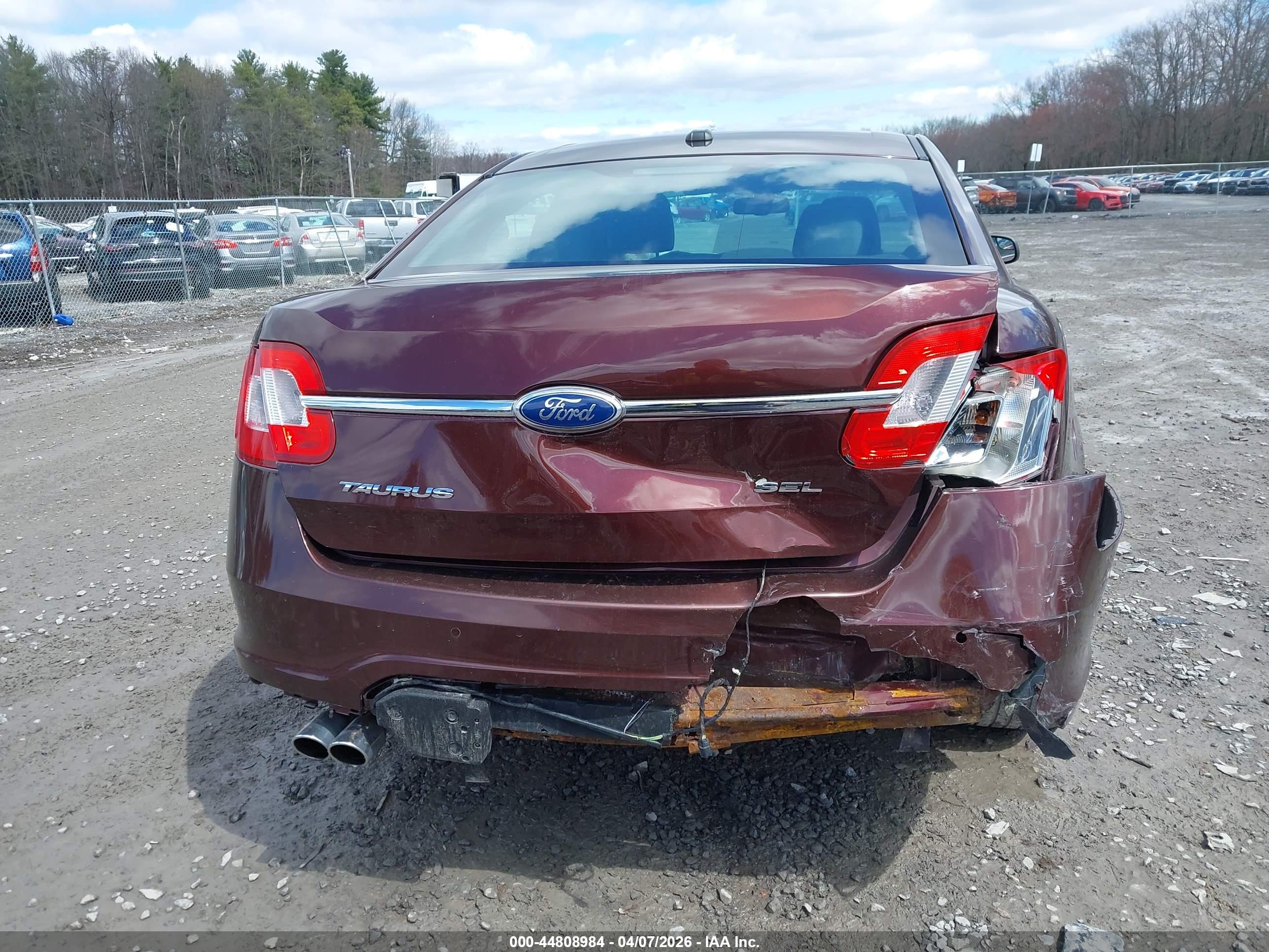 FORD TAURUS image 6